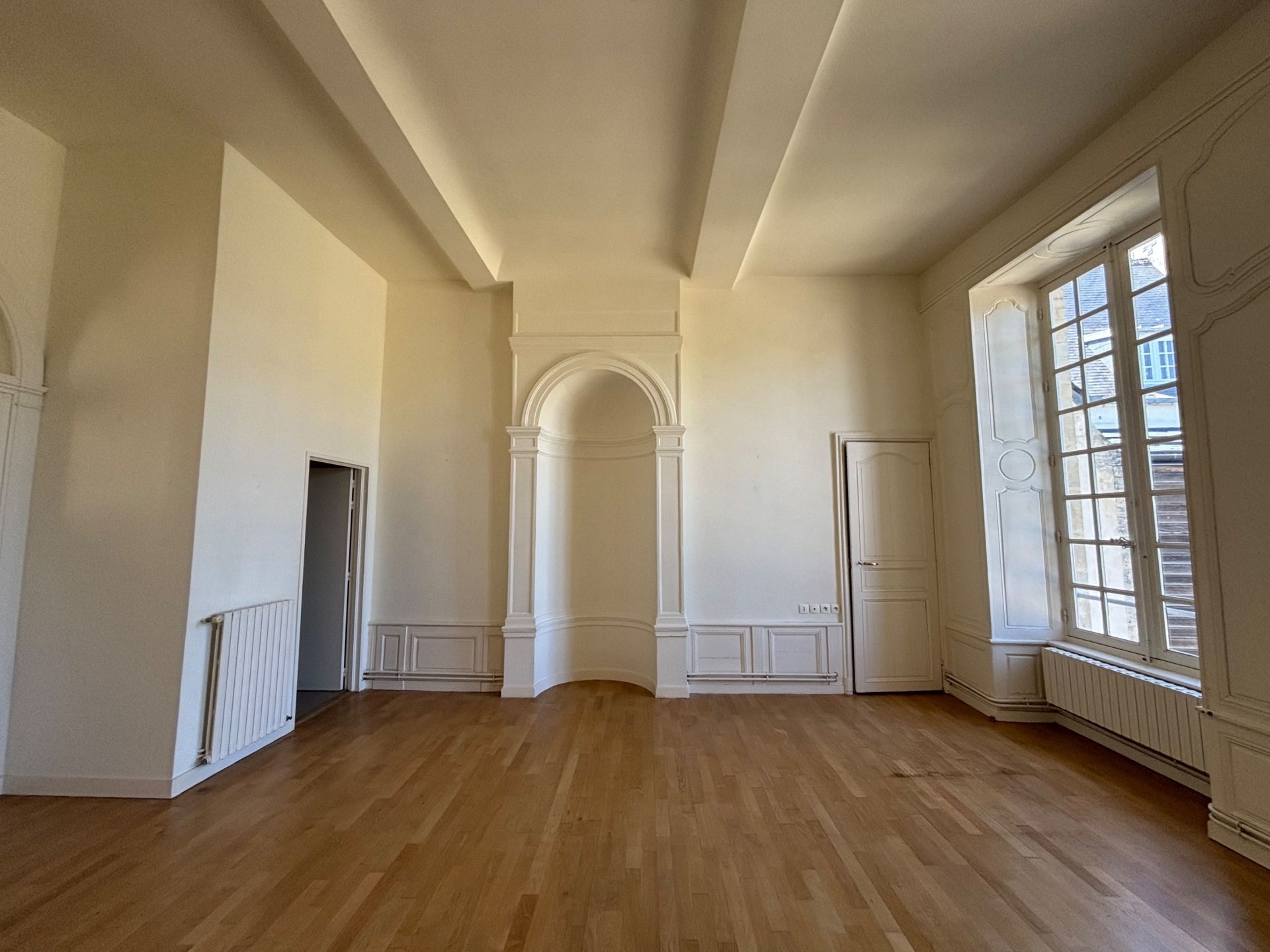 luxury apartment 5 Rooms for sale on BAYEUX (14400)