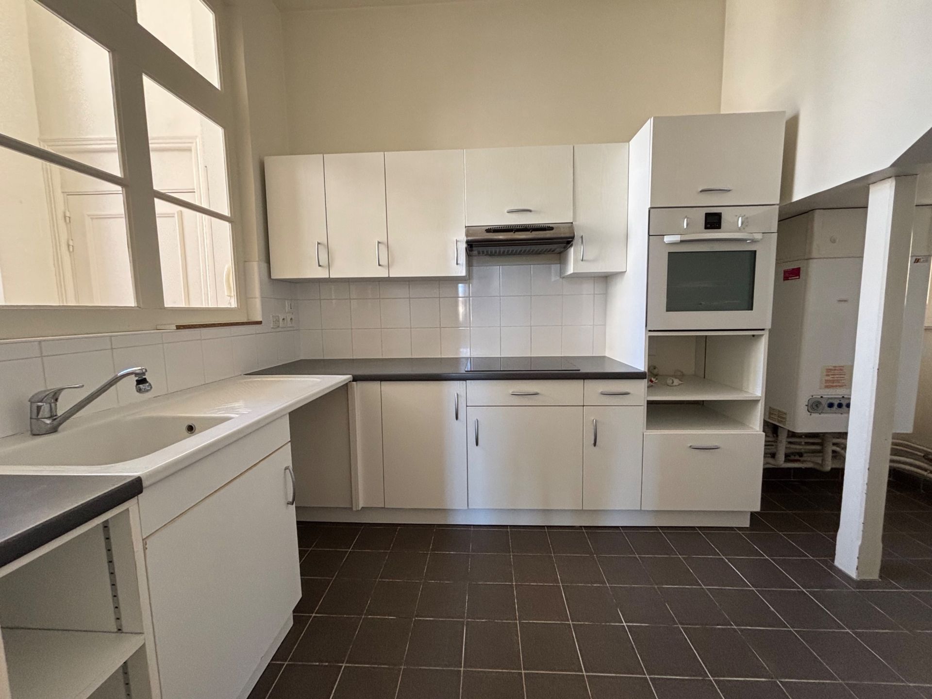 luxury apartment 5 Rooms for sale on BAYEUX (14400)