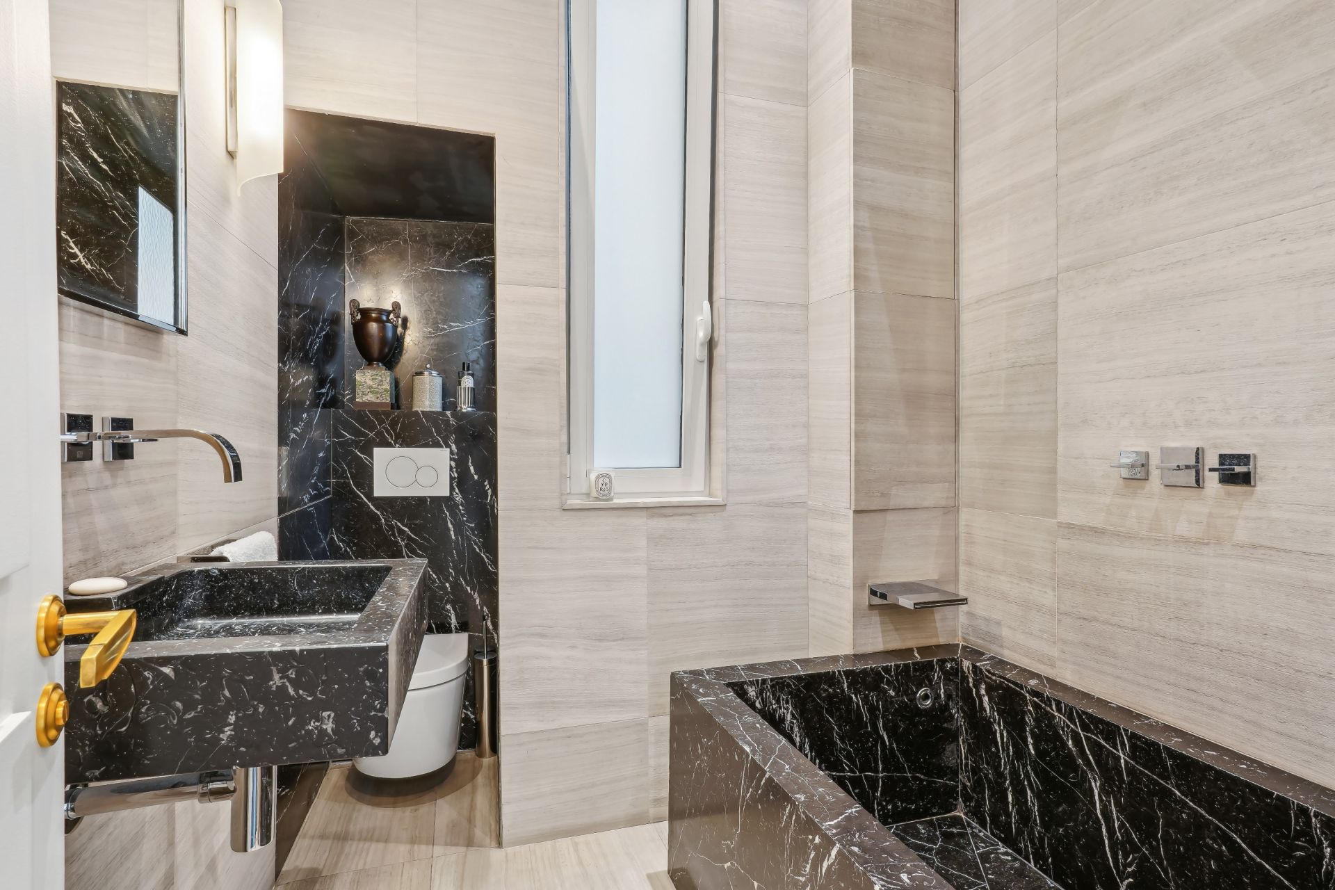 luxury apartment 2 Rooms for sale on PARIS (75001)