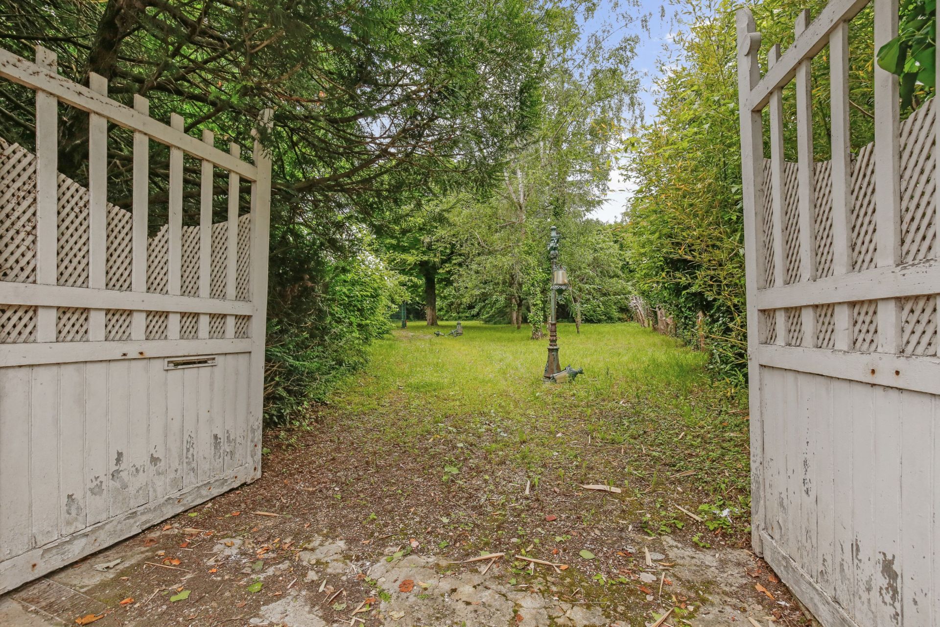 mansion (hôtel particulier) 10 Rooms for sale on LA CELLE ST CLOUD (78170)