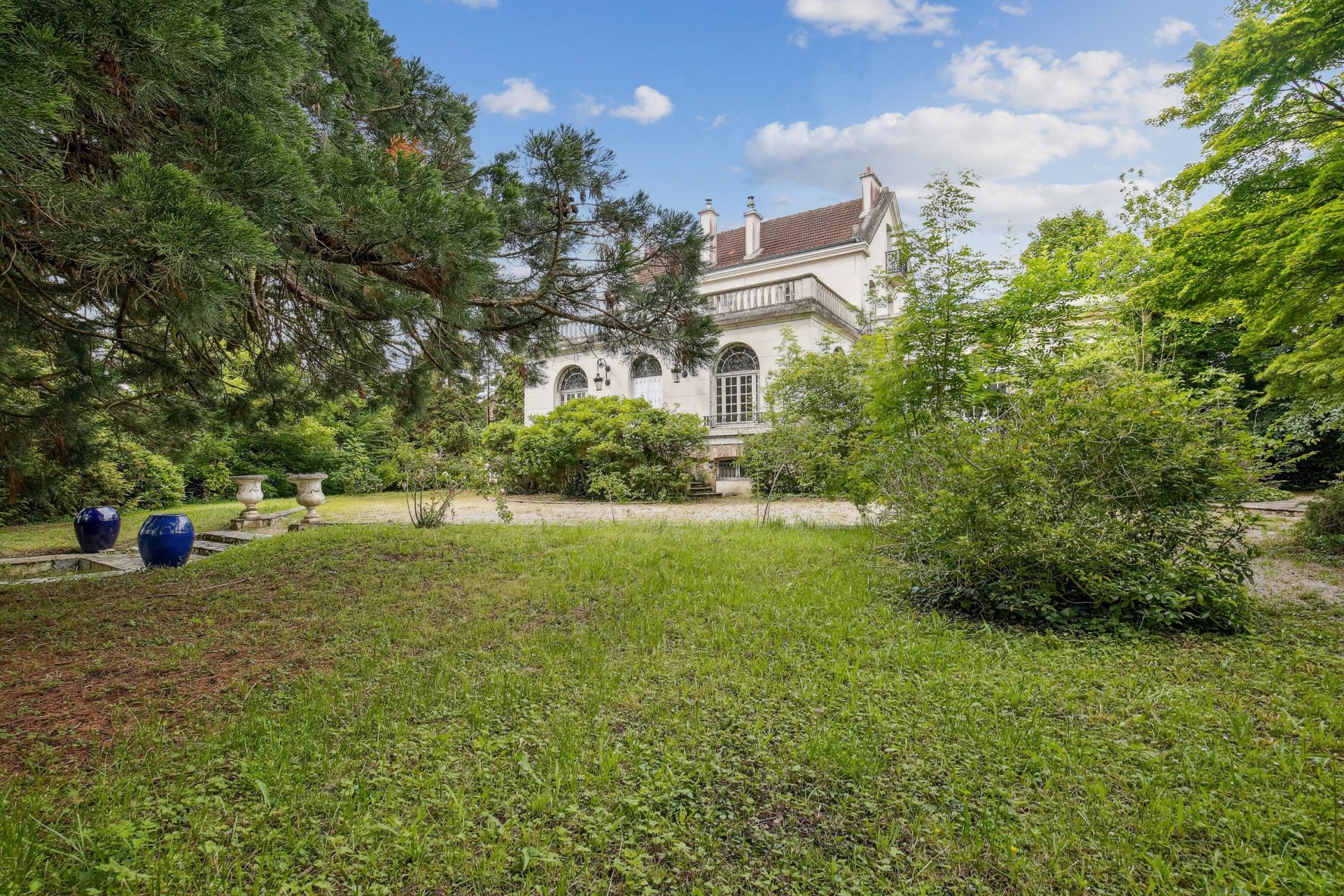 mansion (hôtel particulier) 10 Rooms for sale on LA CELLE ST CLOUD (78170)