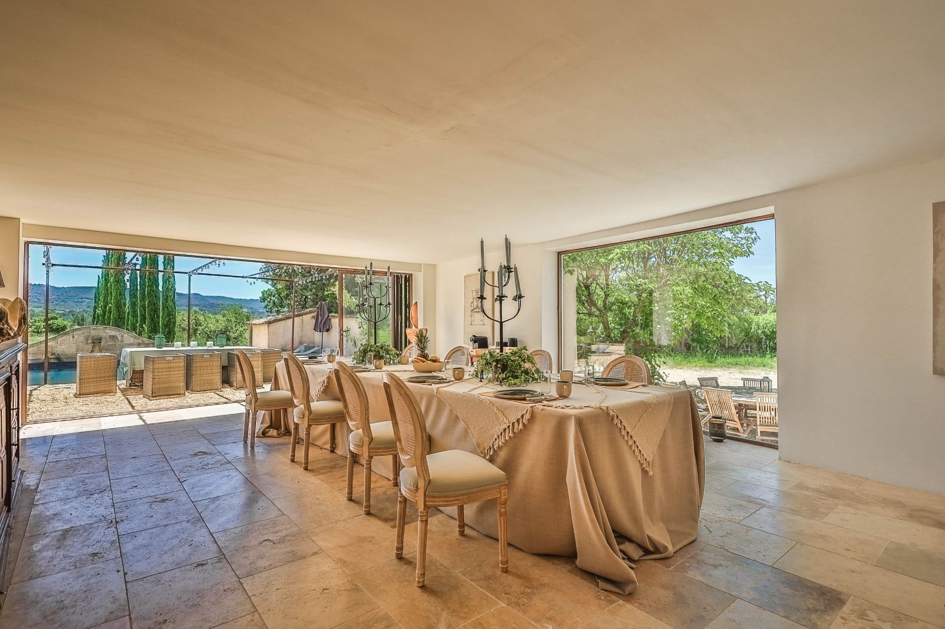 luxury property 15 Rooms for sale on BONNIEUX (84480)
