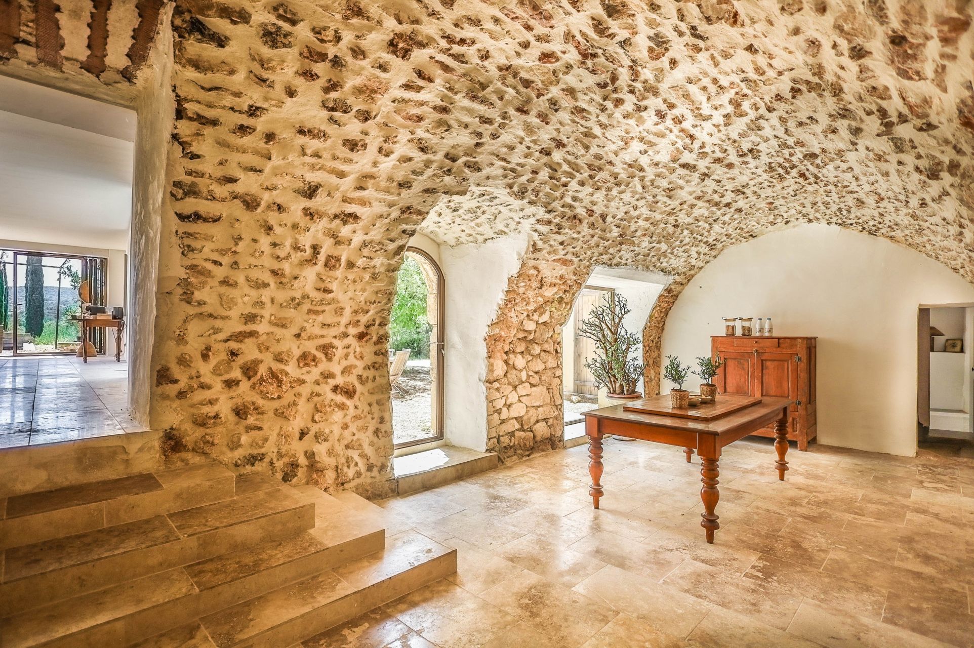 luxury property 15 Rooms for sale on BONNIEUX (84480)