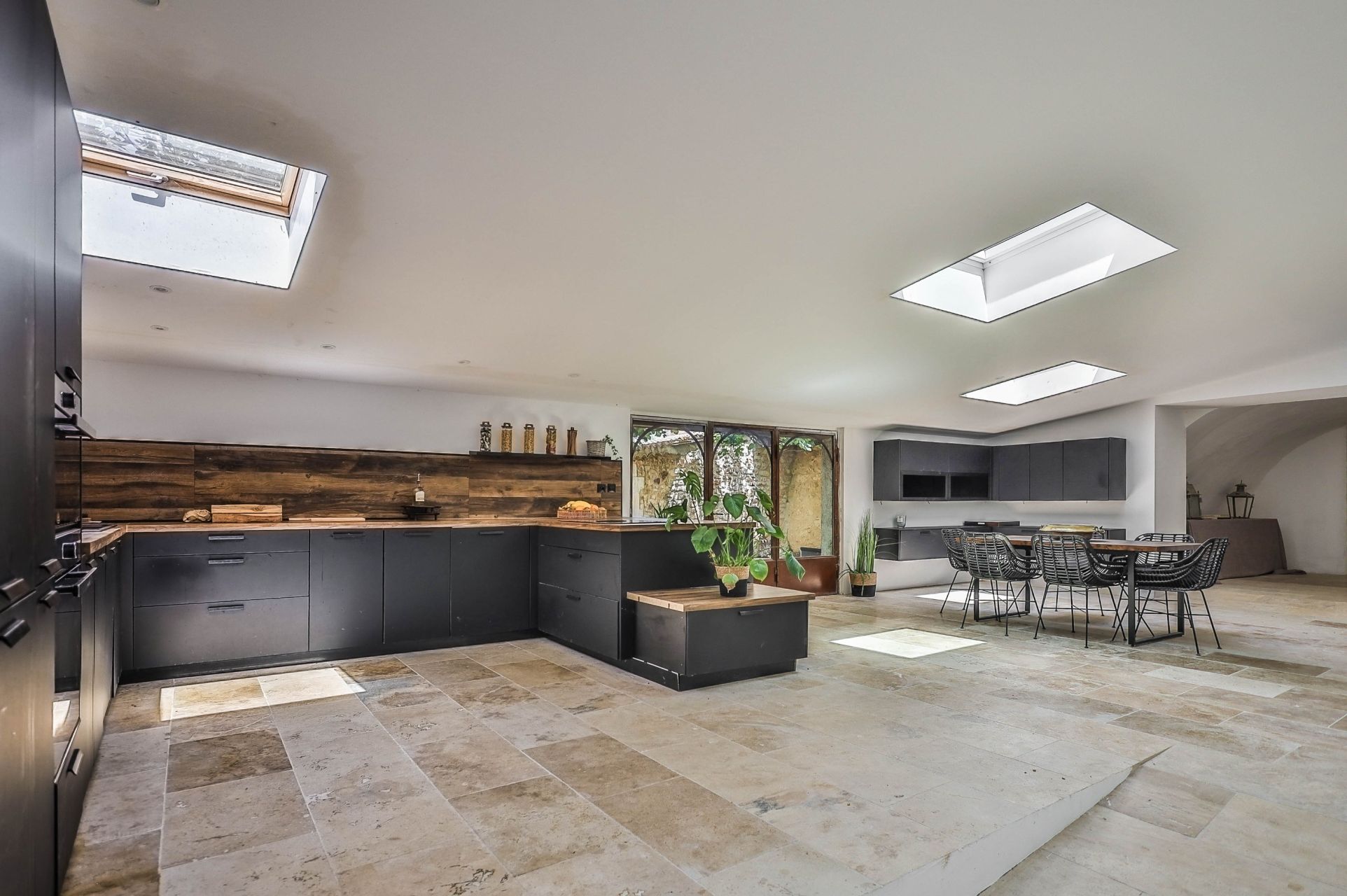 luxury property 15 Rooms for sale on BONNIEUX (84480)