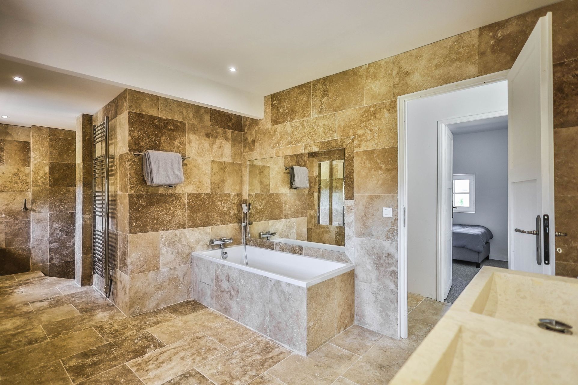 luxury property 15 Rooms for sale on BONNIEUX (84480)