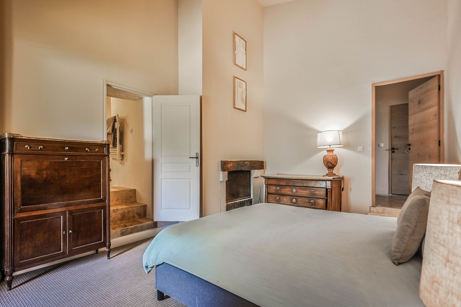 luxury property 15 Rooms for sale on BONNIEUX (84480)