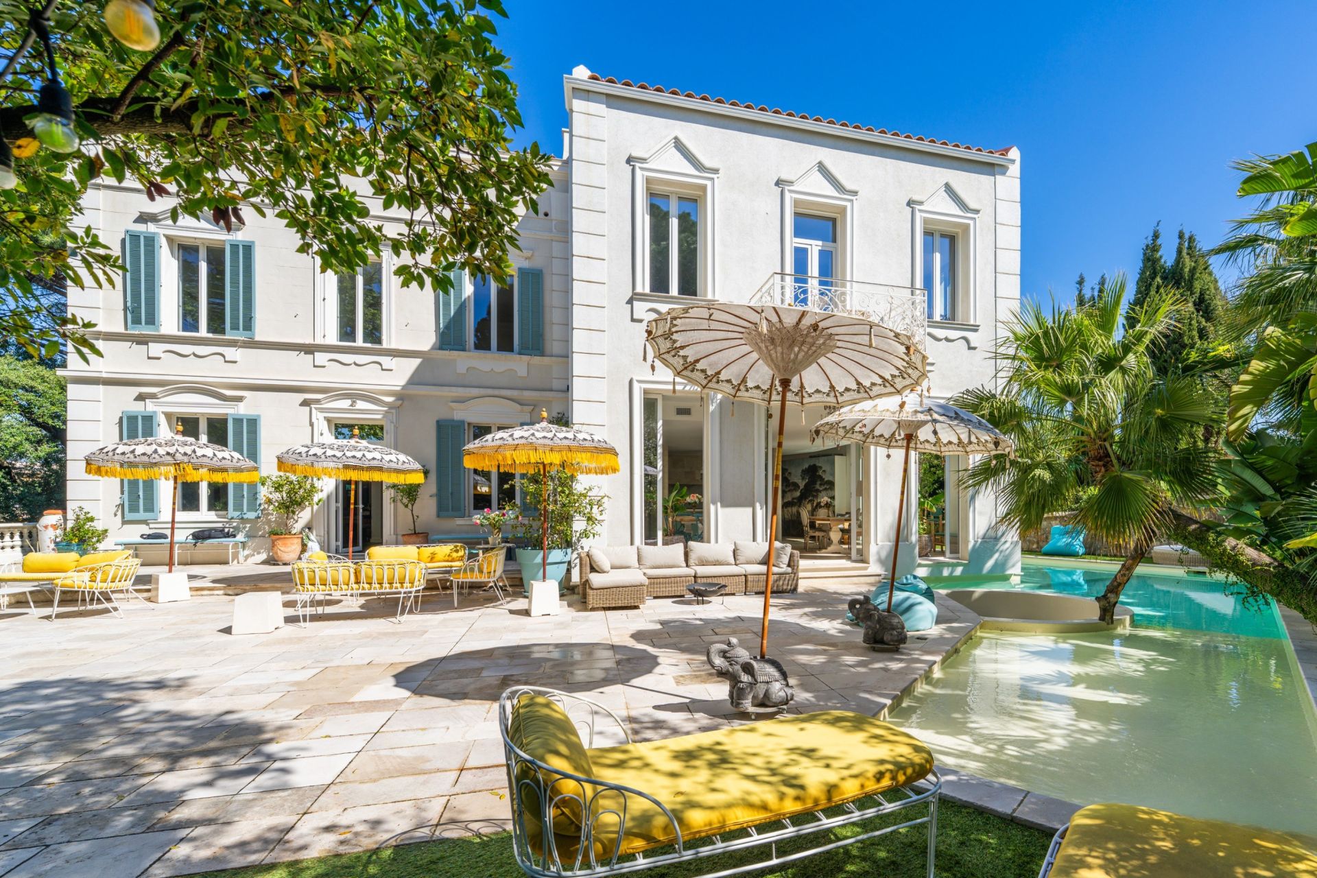 luxury house 14 Rooms for sale on TOULON (83100)