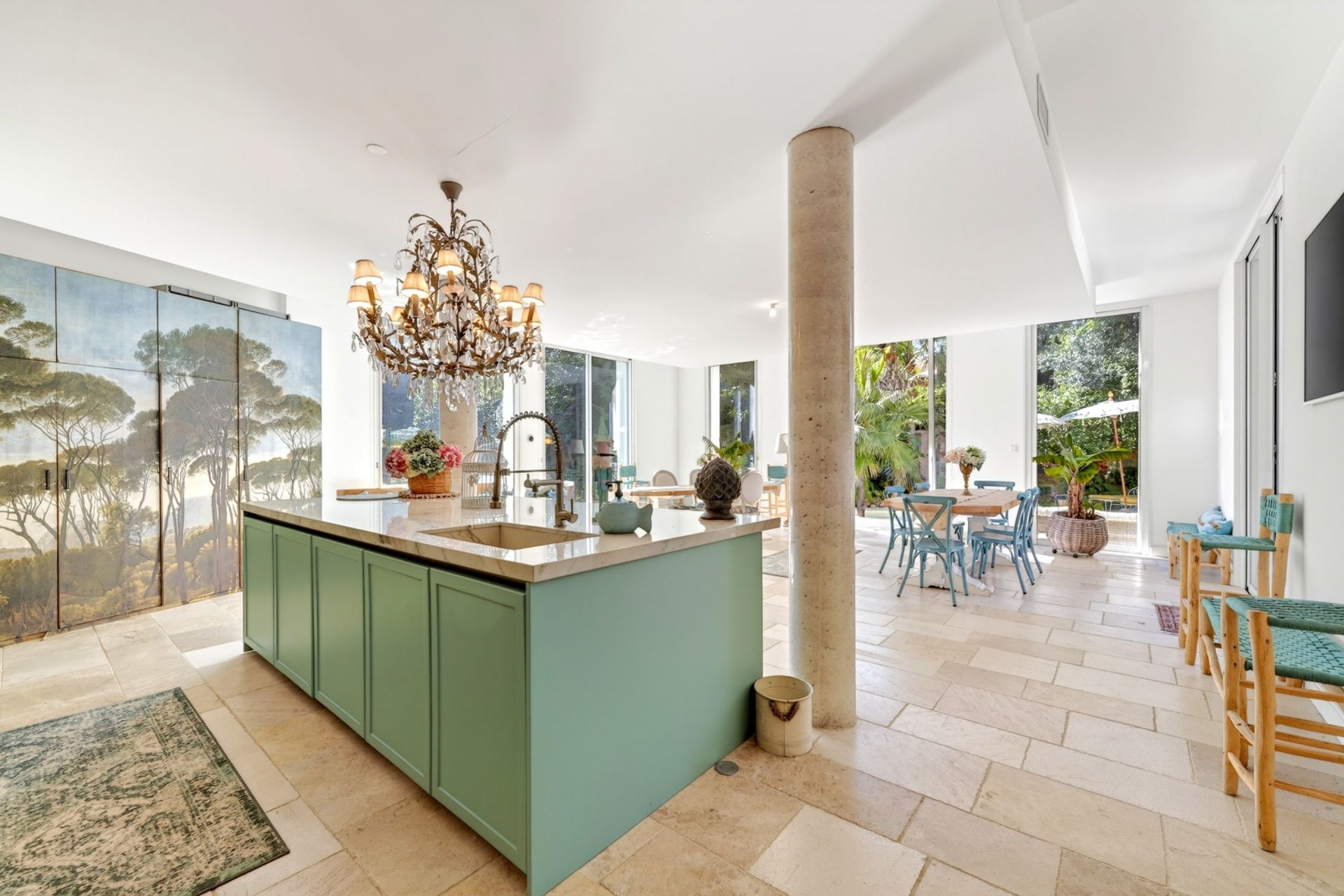 luxury house 14 Rooms for sale on TOULON (83100)