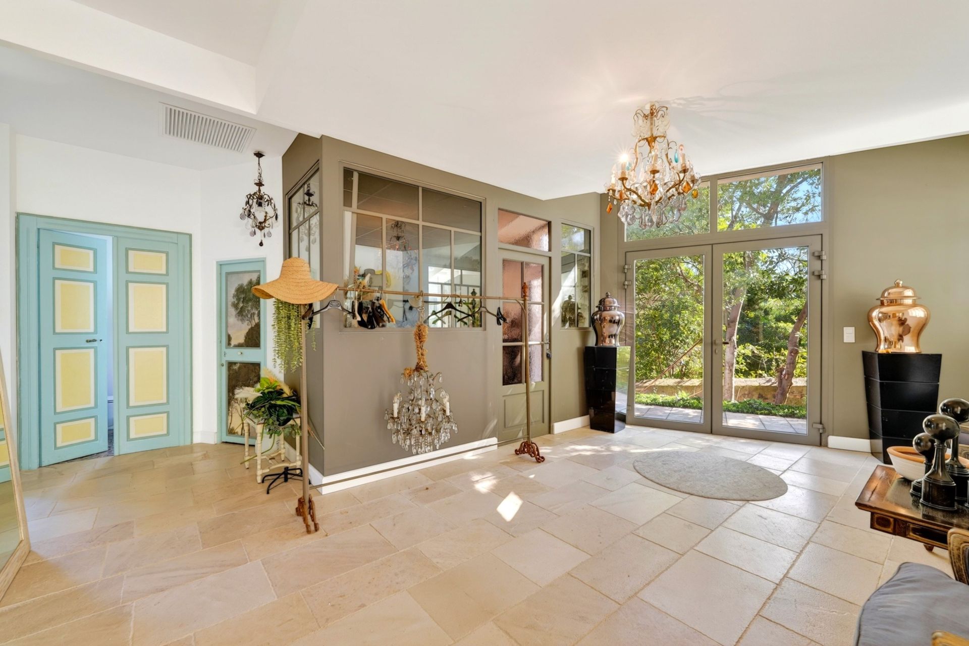 luxury house 14 Rooms for sale on TOULON (83100)