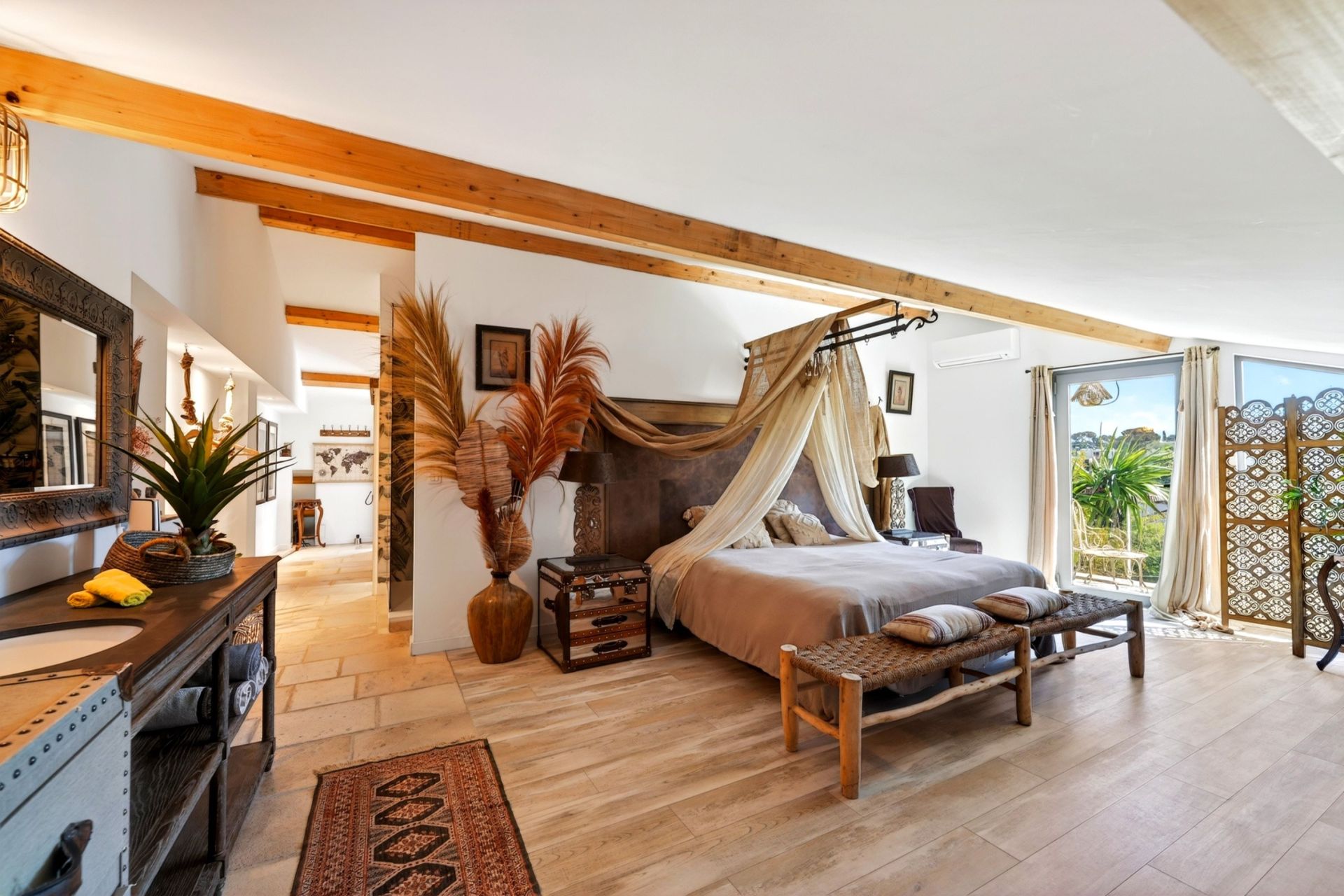 luxury house 14 Rooms for sale on TOULON (83100)