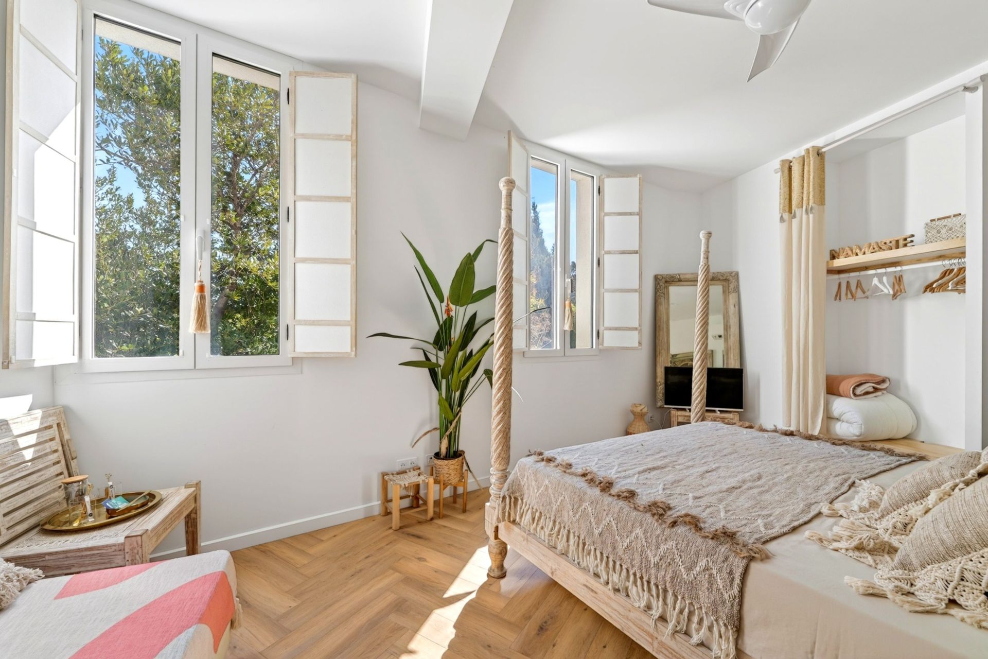 luxury house 14 Rooms for sale on TOULON (83100)
