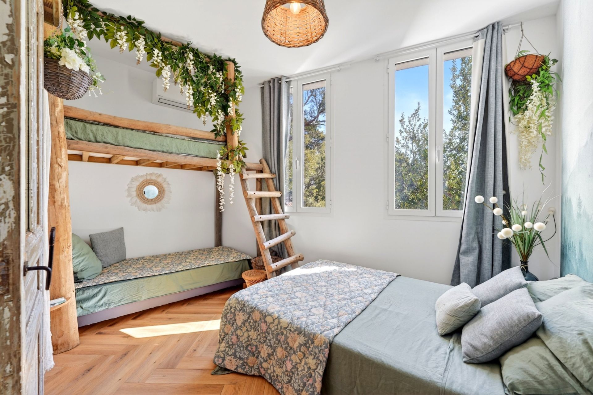 luxury house 14 Rooms for sale on TOULON (83100)