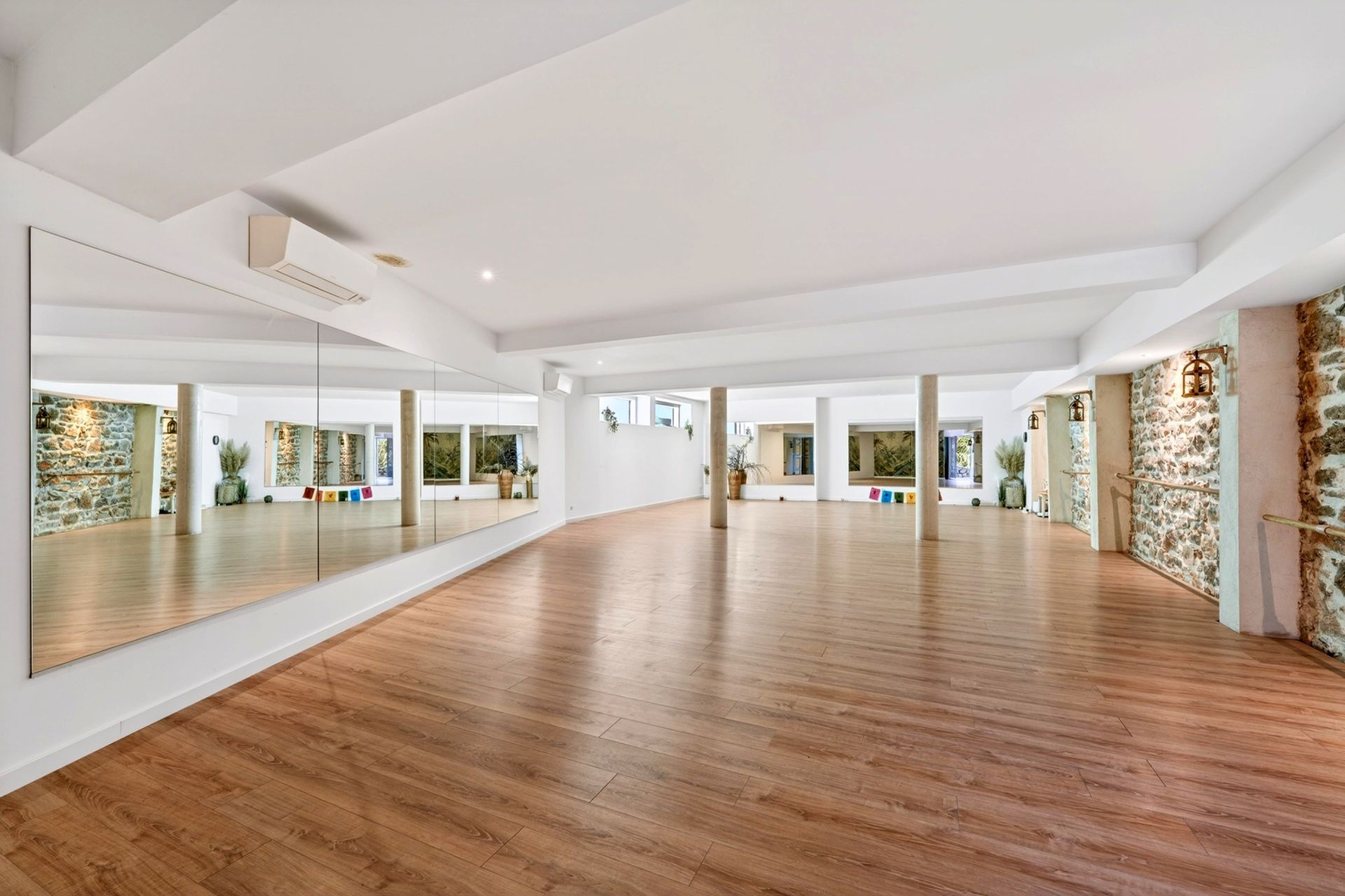 luxury house 14 Rooms for sale on TOULON (83100)