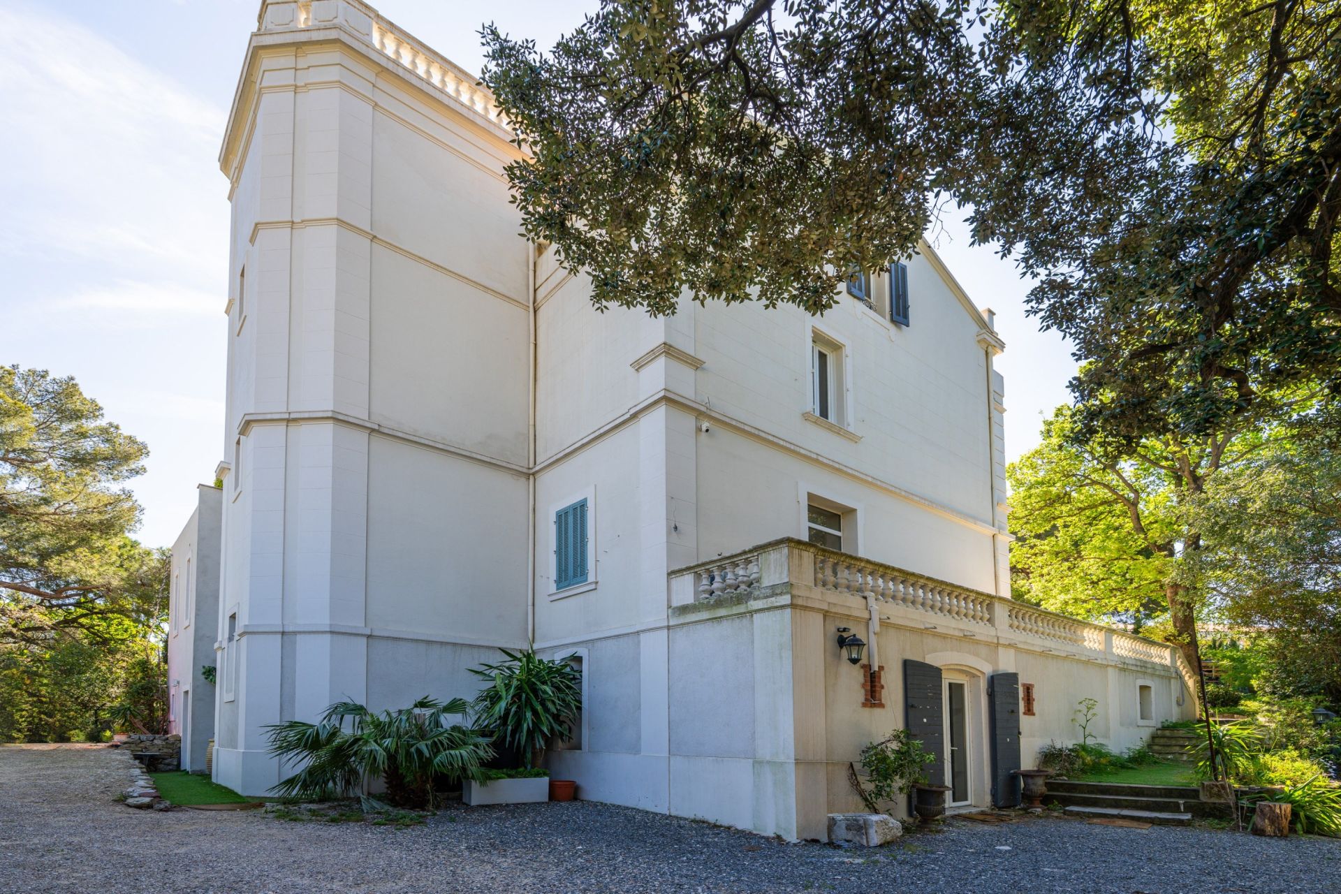 luxury house 14 Rooms for sale on TOULON (83100)