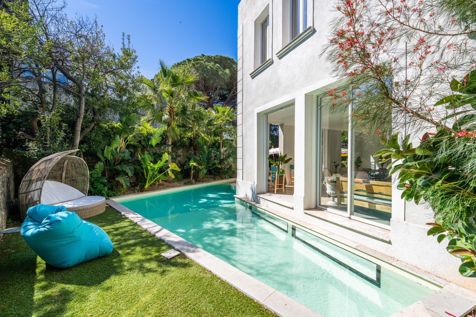luxury house 14 Rooms for sale on TOULON (83100)