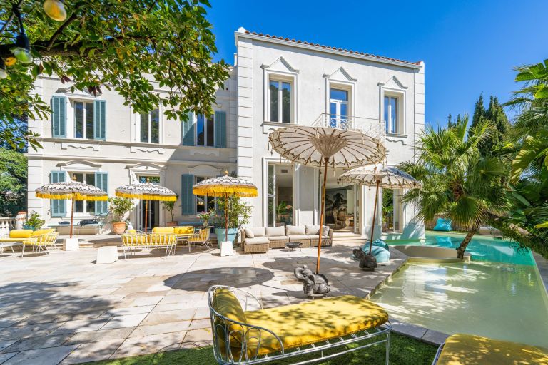 luxury house 14 Rooms for sale on TOULON (83100)