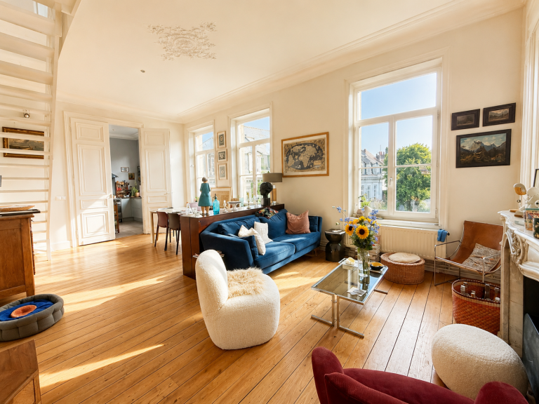 luxury apartment 6 Rooms for rent on LILLE (59000)