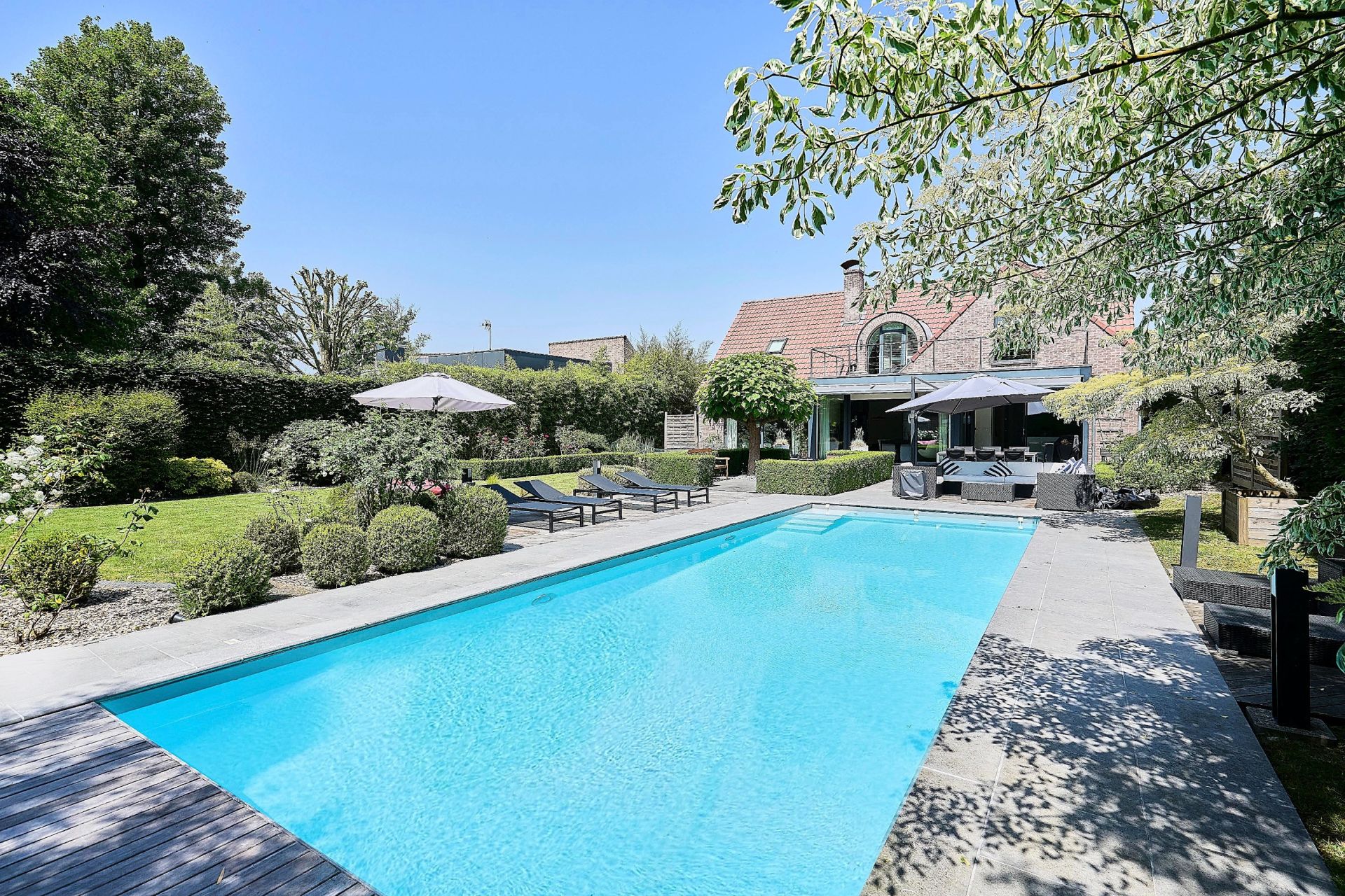 luxury house 7 Rooms for sale on CROIX (59170)