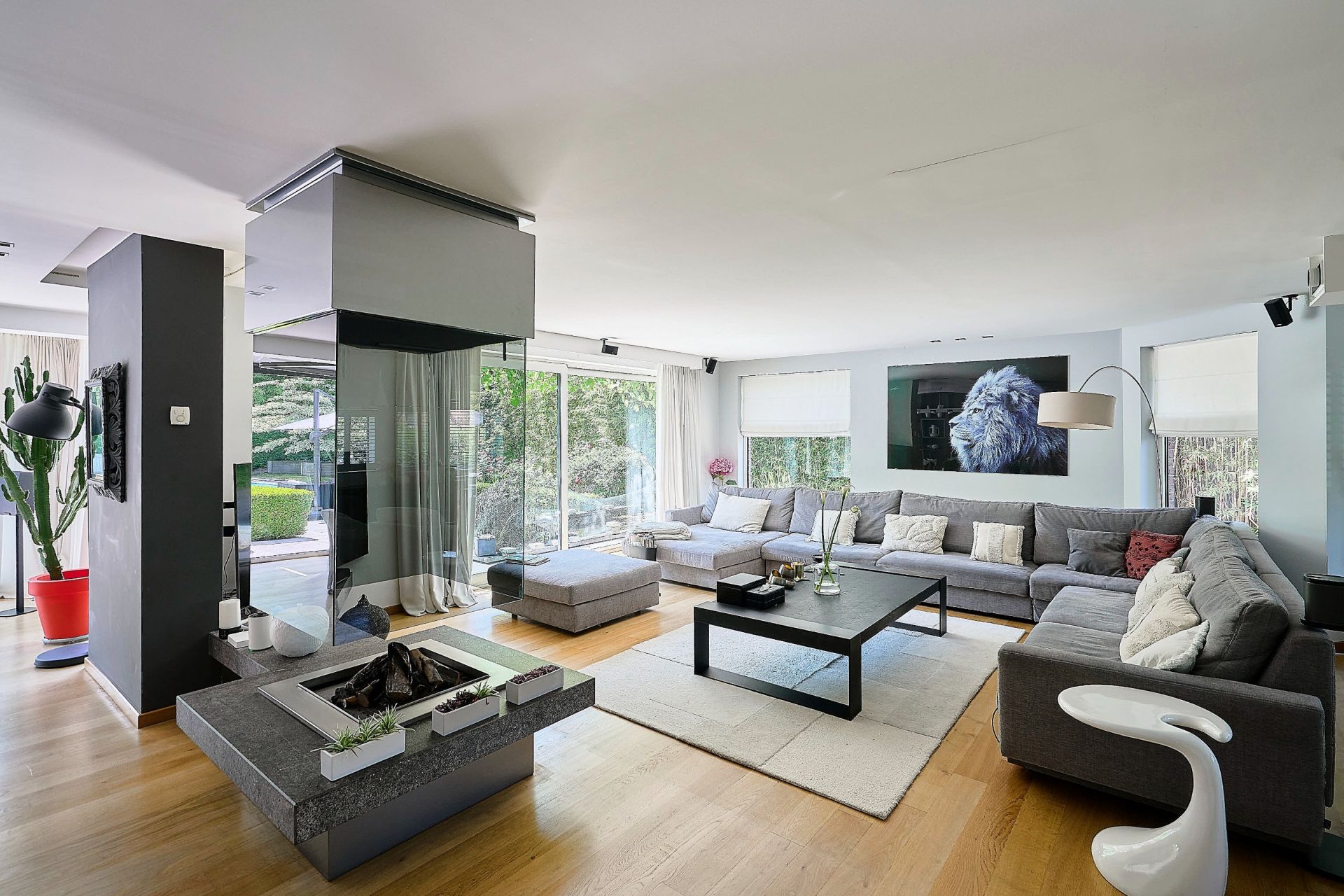 luxury house 7 Rooms for sale on CROIX (59170)