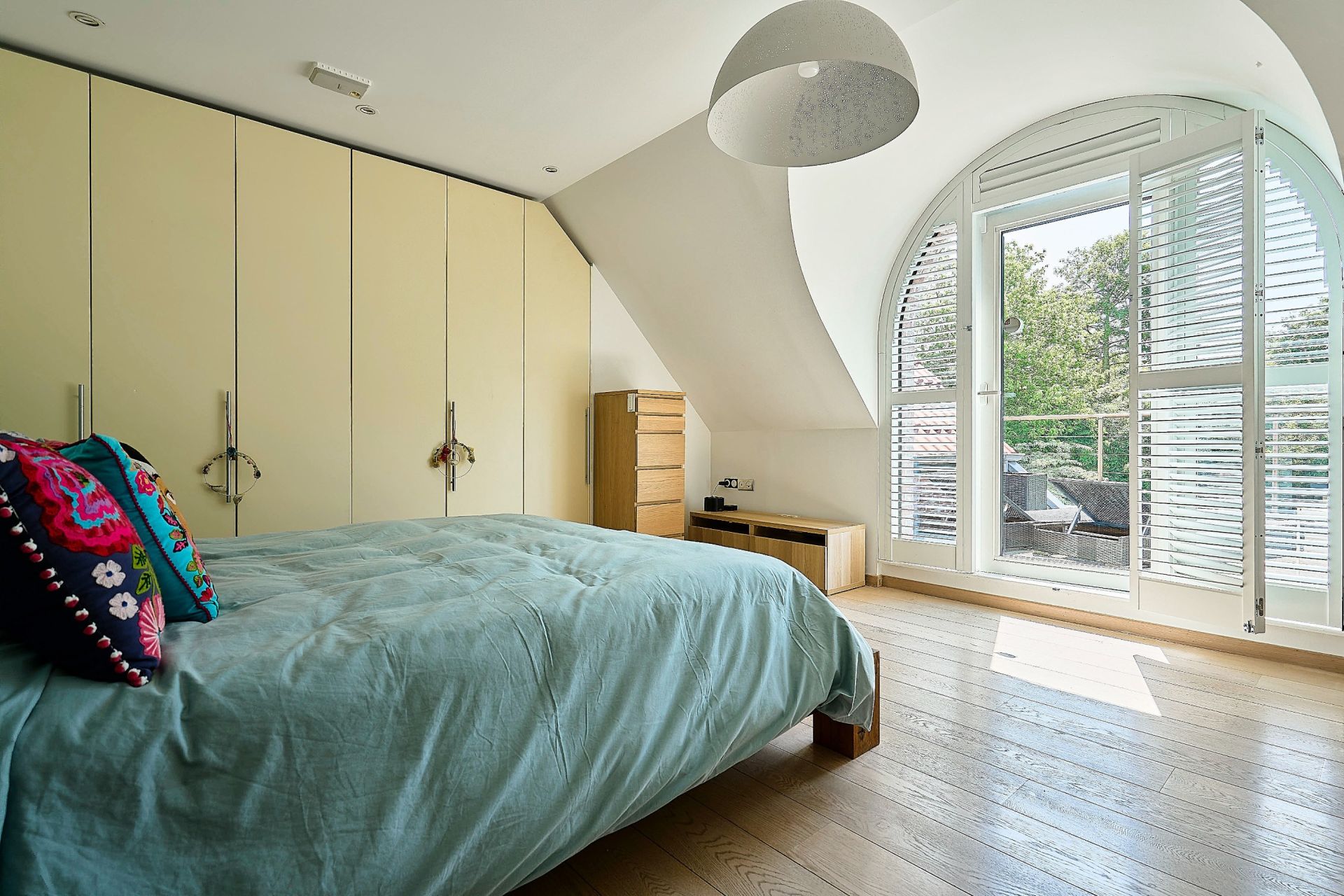 luxury house 7 Rooms for sale on CROIX (59170)