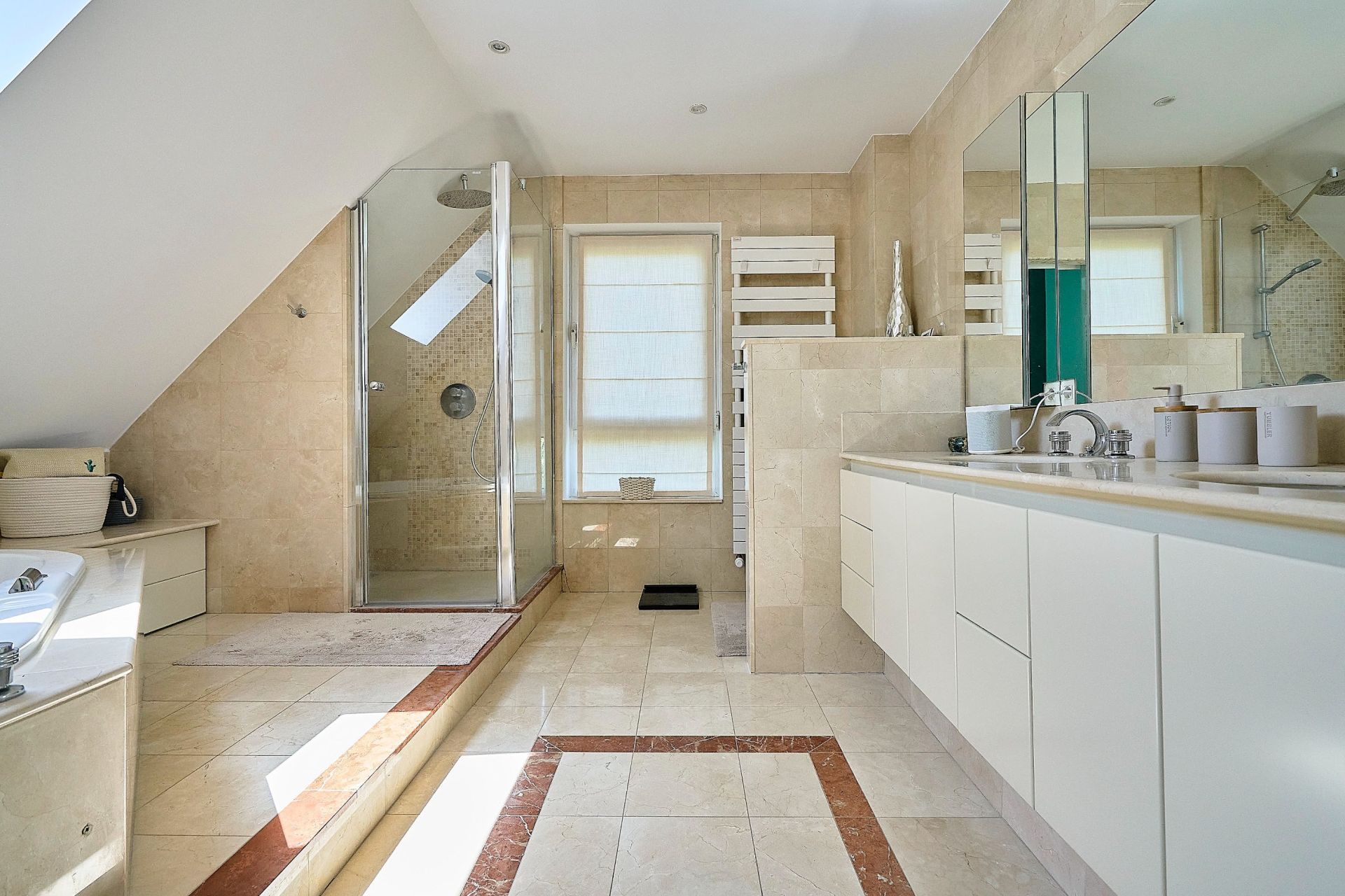 luxury house 7 Rooms for sale on CROIX (59170)