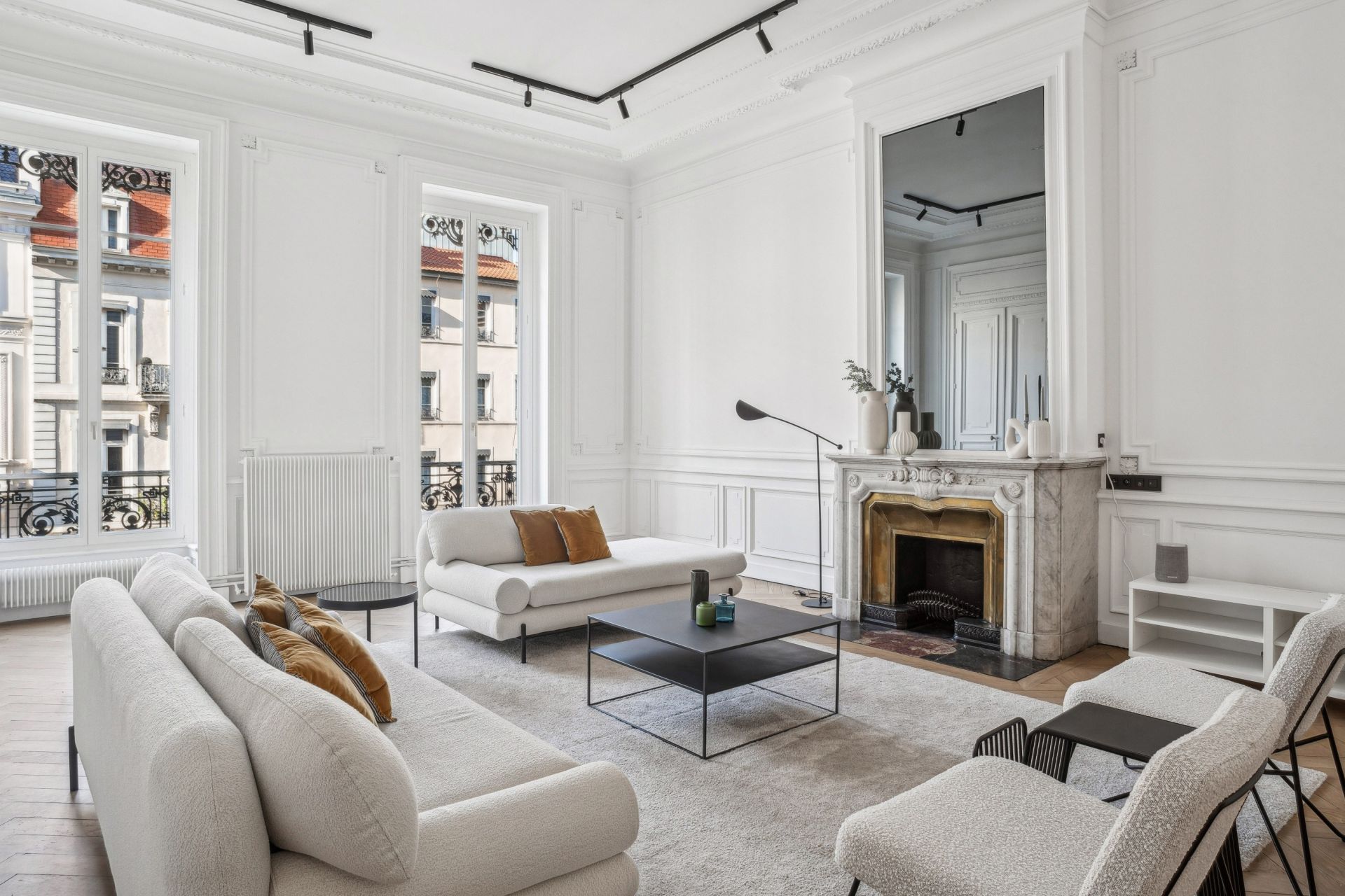 luxury apartment 7 Rooms for sale on LYON (69006)