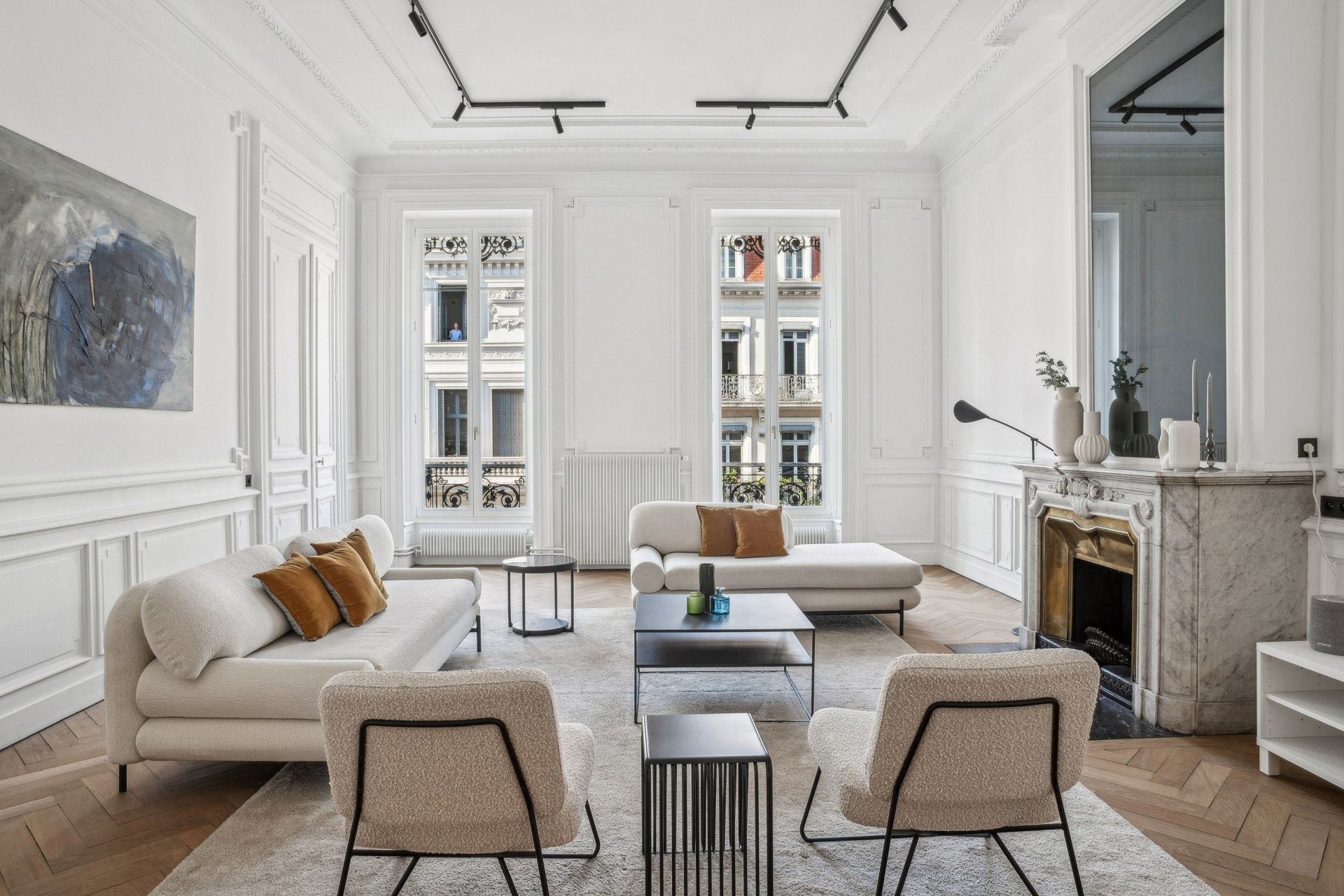 luxury apartment 7 Rooms for rent on LYON (69006)