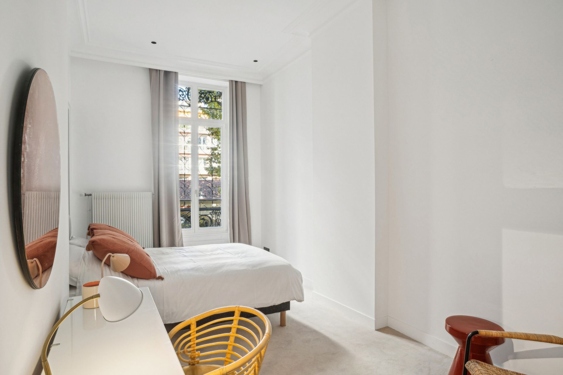 luxury apartment 7 Rooms for rent on LYON (69006)