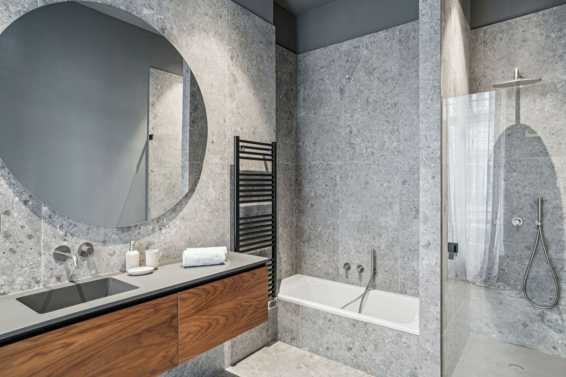 luxury apartment 7 Rooms for rent on LYON (69006)