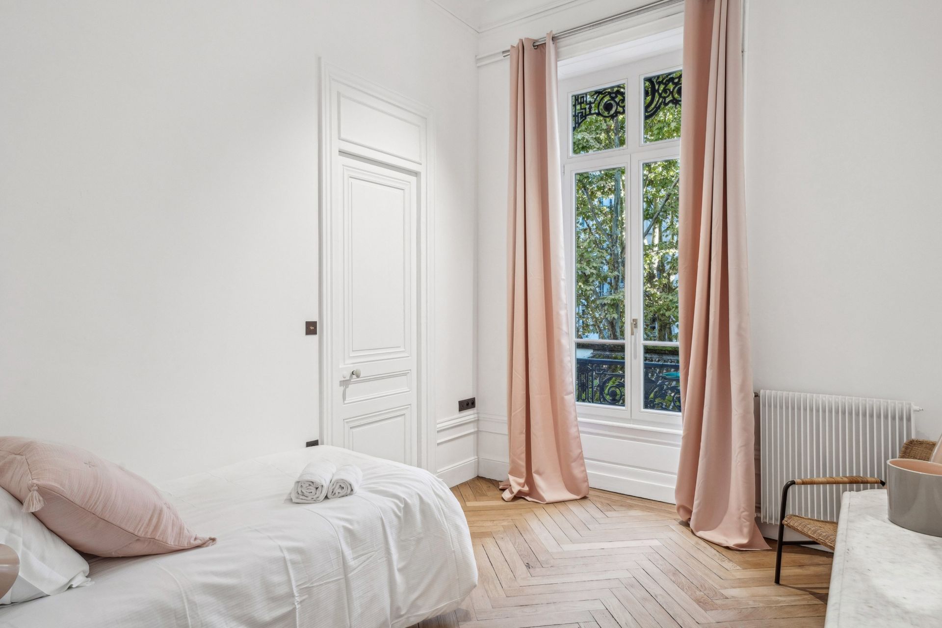 luxury apartment 7 Rooms for rent on LYON (69006)