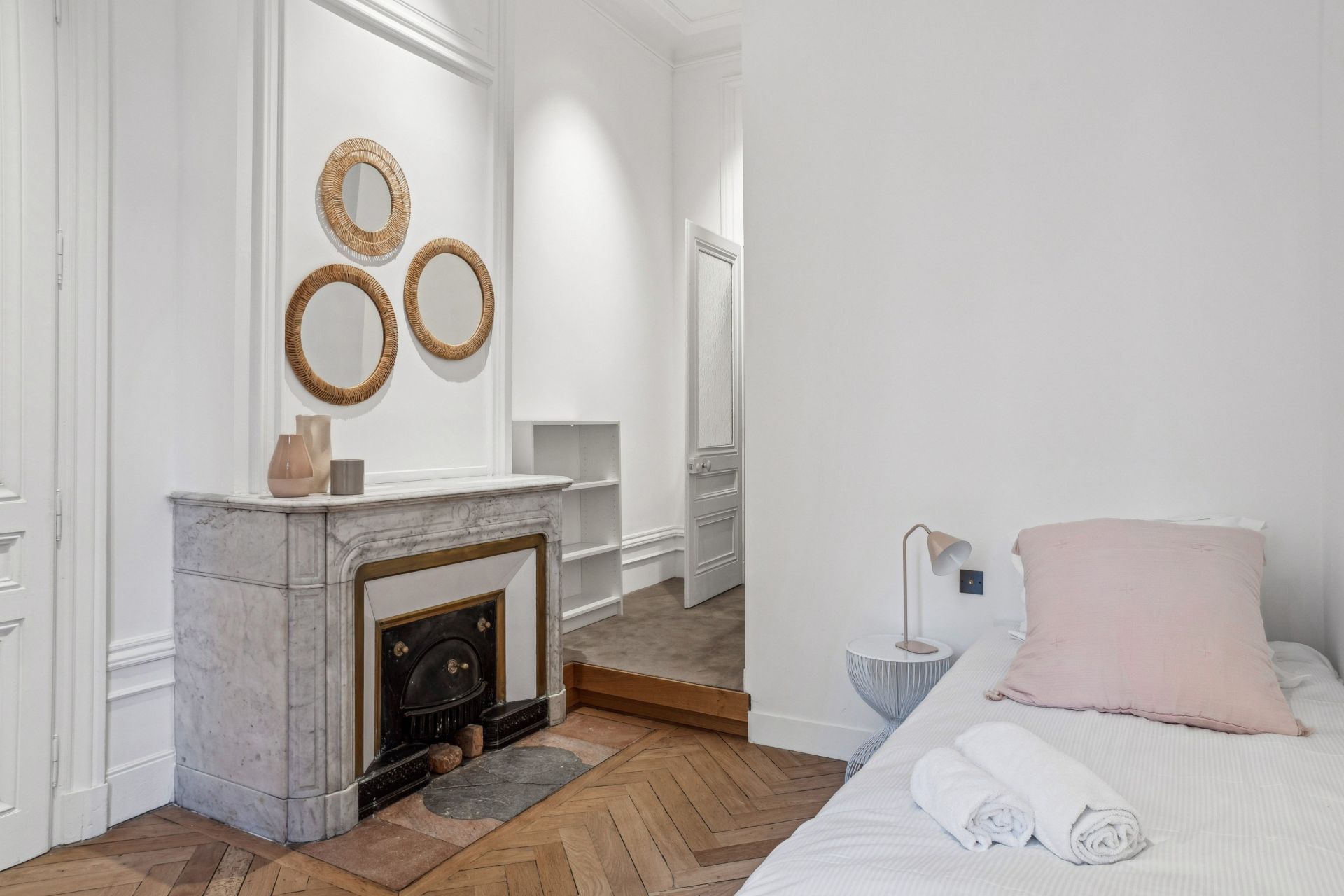 luxury apartment 7 Rooms for rent on LYON (69006)