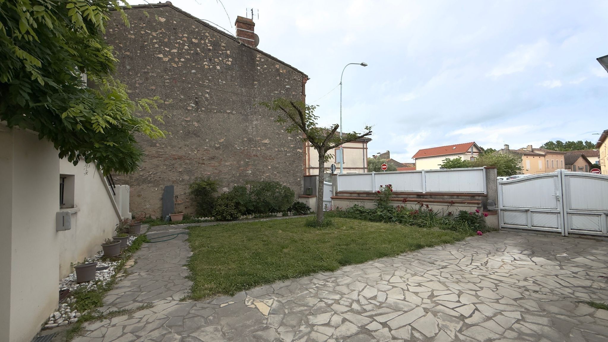 luxury house 7 Rooms for sale on LAVAUR (81500)