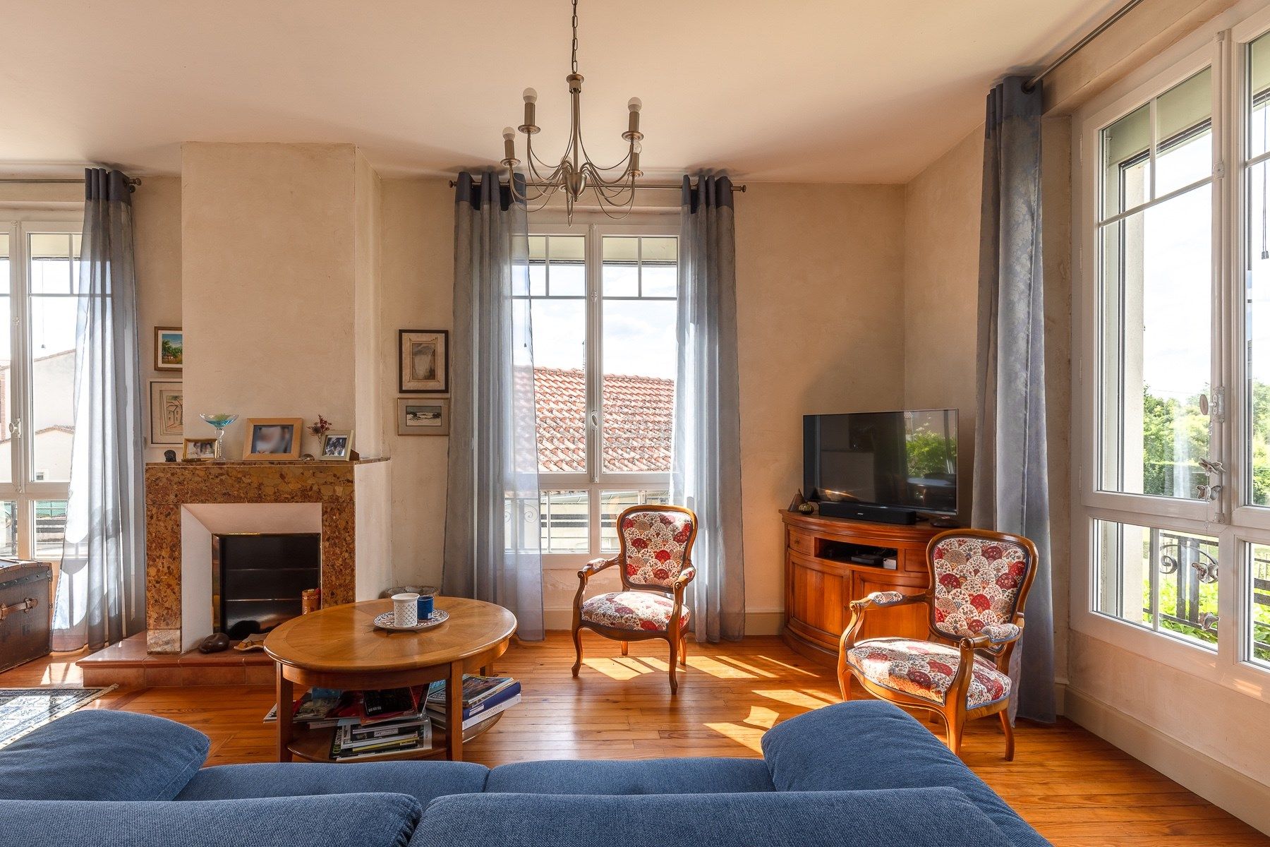 luxury house 7 Rooms for sale on LAVAUR (81500)
