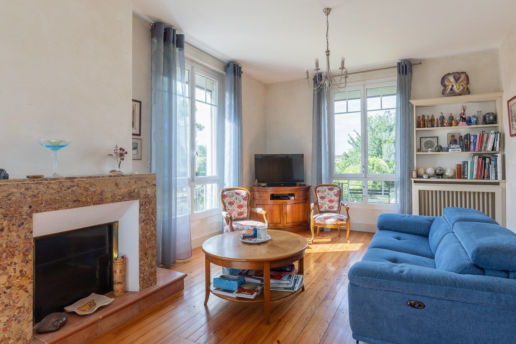 luxury house 7 Rooms for sale on LAVAUR (81500)