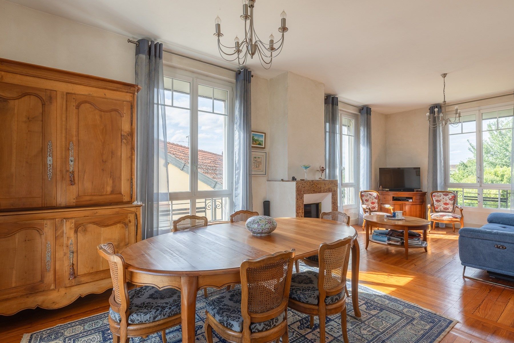 luxury house 7 Rooms for sale on LAVAUR (81500)