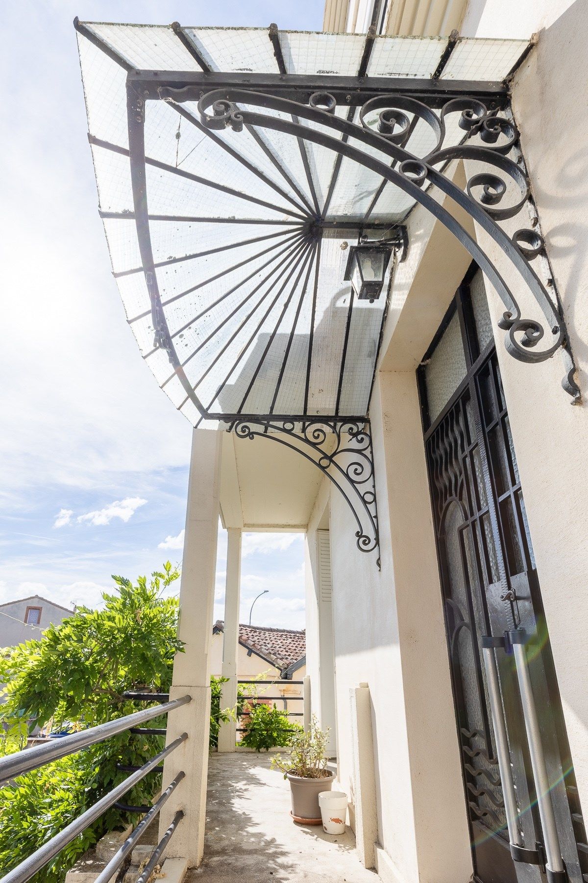 luxury house 7 Rooms for sale on LAVAUR (81500)