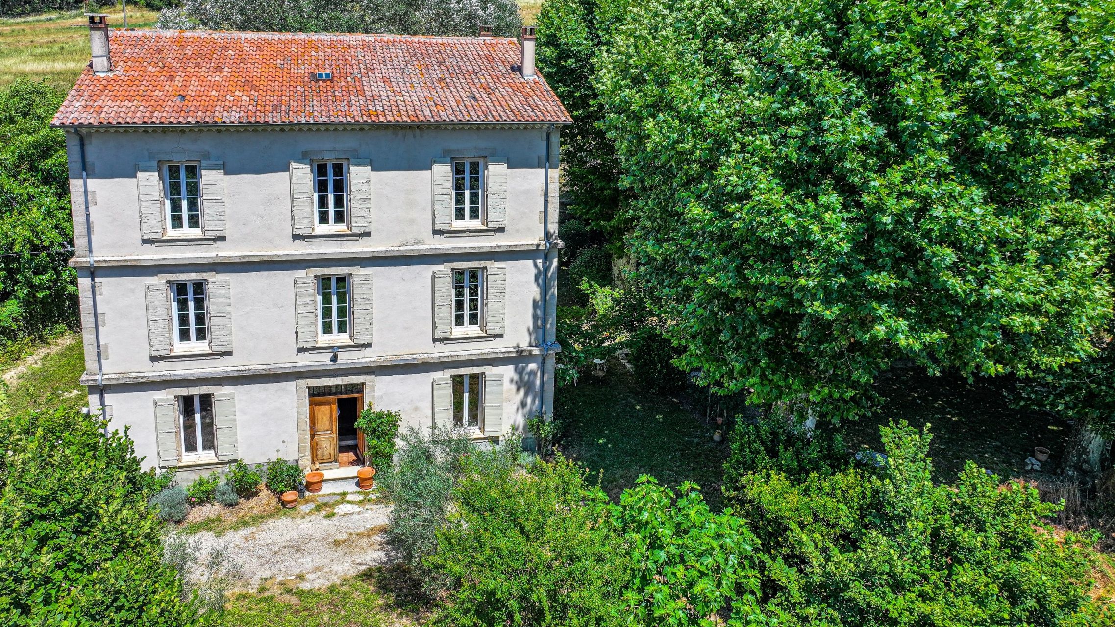 maison de luxe 18 Pièces en vente sur REILLANNE (04110)