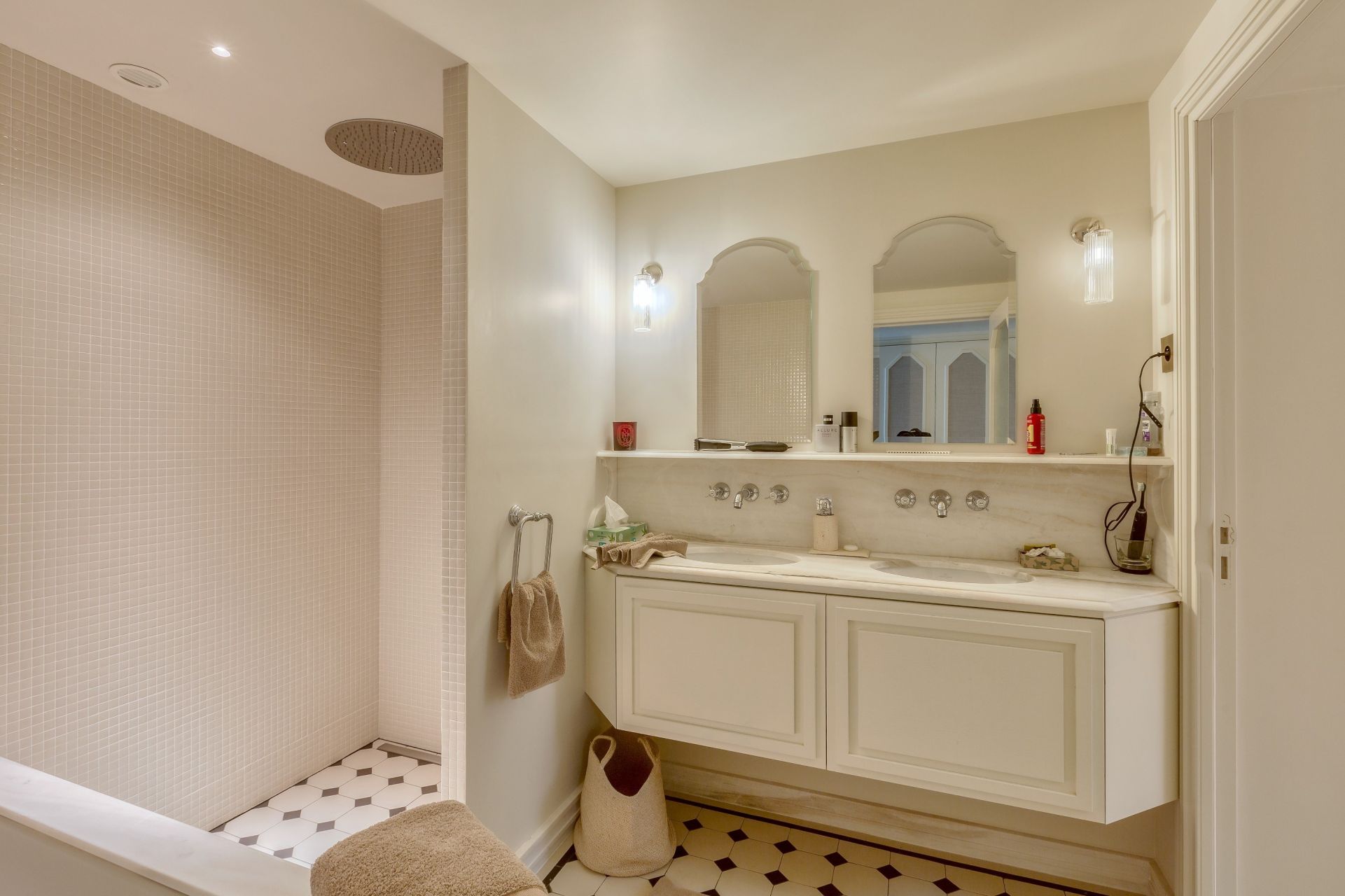 luxury apartment 7 Rooms for sale on PARIS (75007)