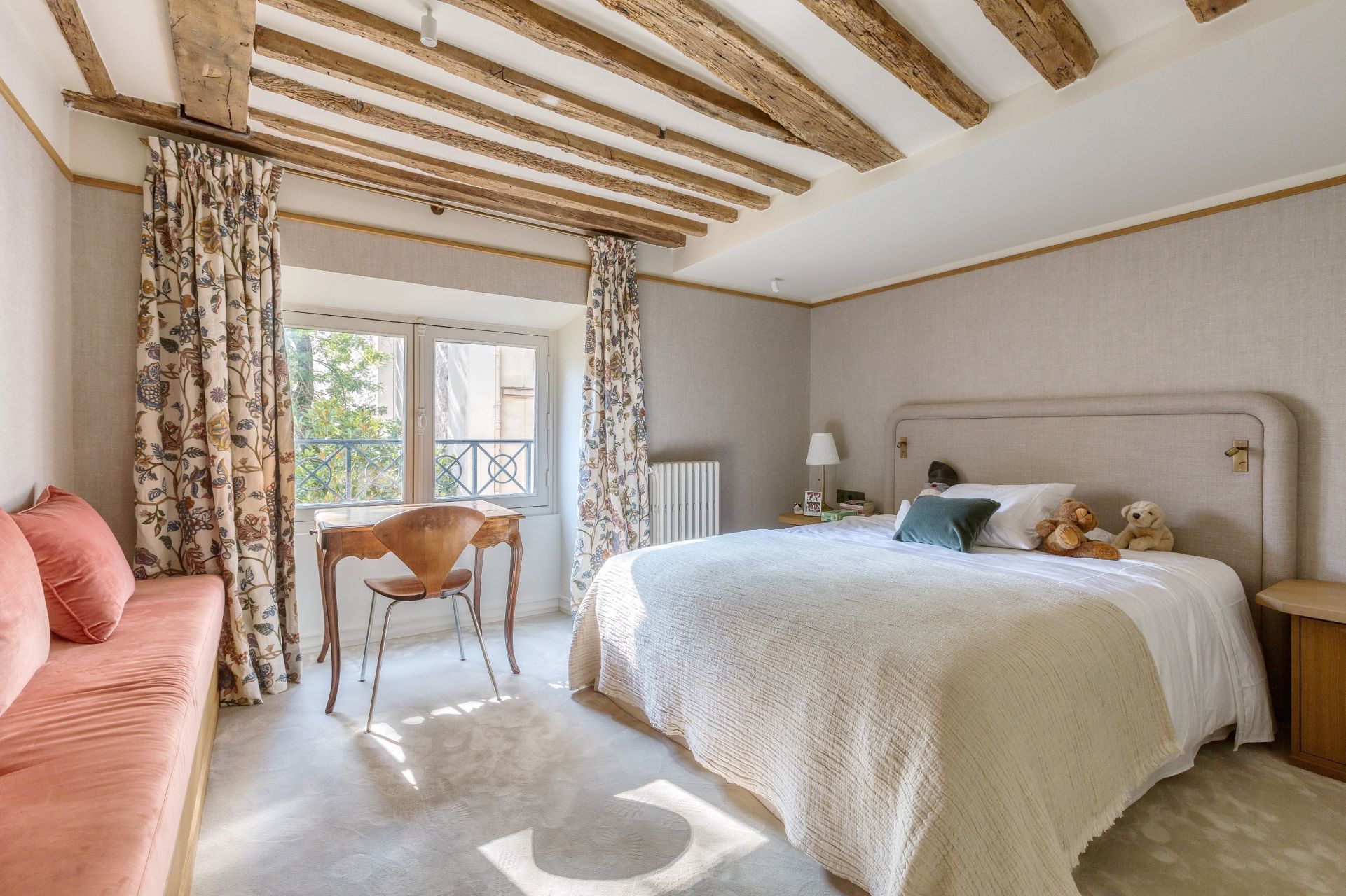luxury apartment 7 Rooms for sale on PARIS (75007)