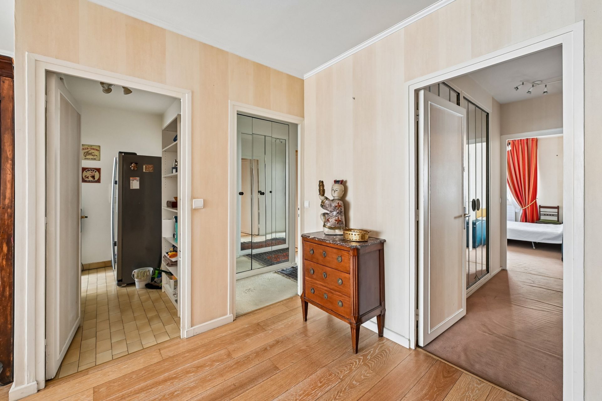 luxury apartment 7 Rooms for sale on PARIS (75016)