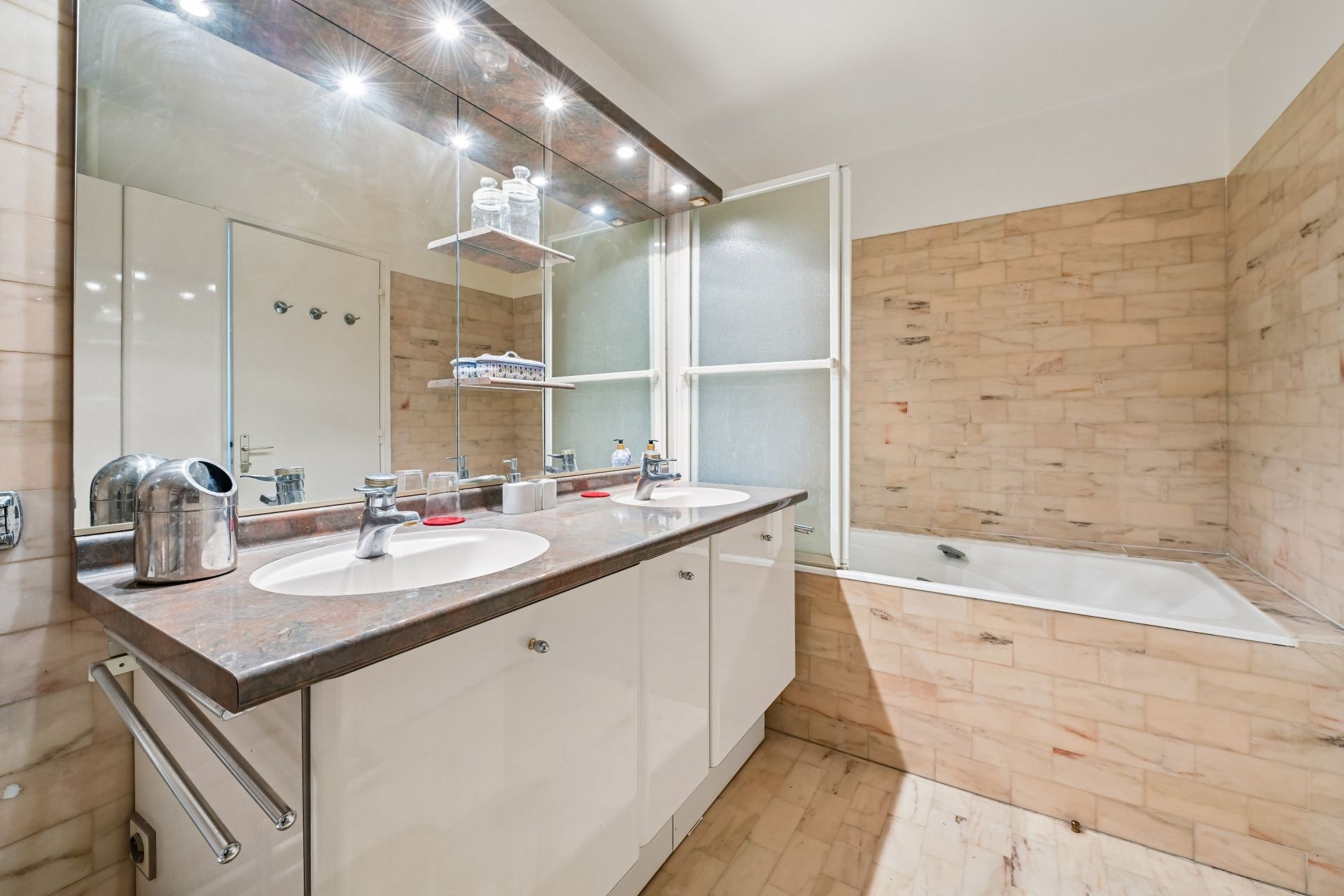 luxury apartment 7 Rooms for sale on PARIS (75016)