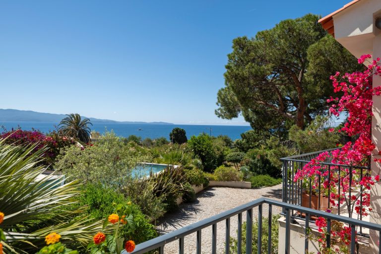 luxury villa 7 Rooms for sale on AJACCIO (20000)