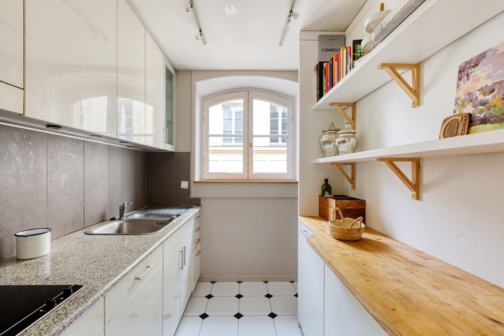 luxury apartment 5 Rooms for sale on PARIS (75008)