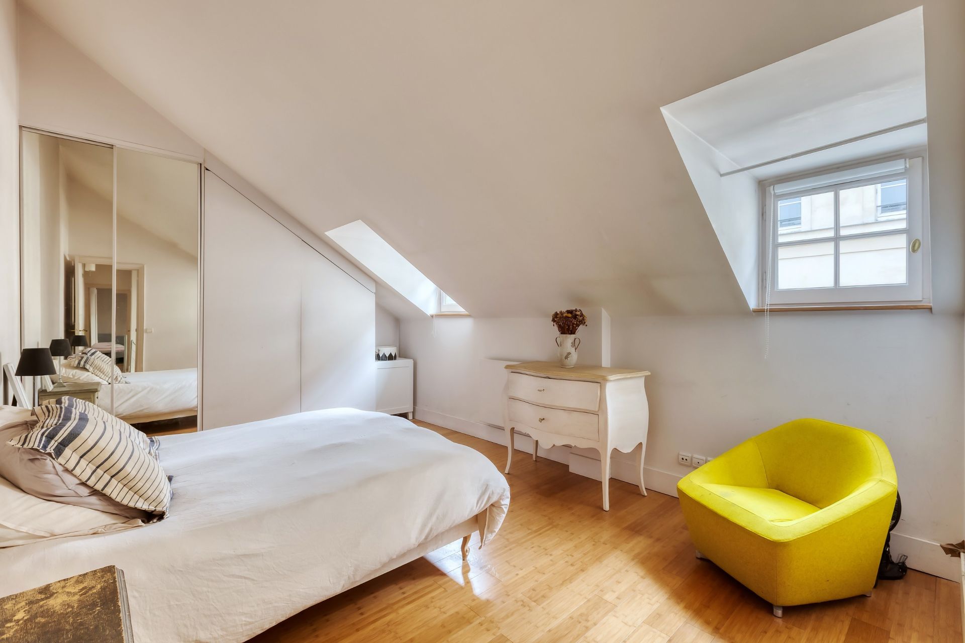 luxury apartment 5 Rooms for sale on PARIS (75008)