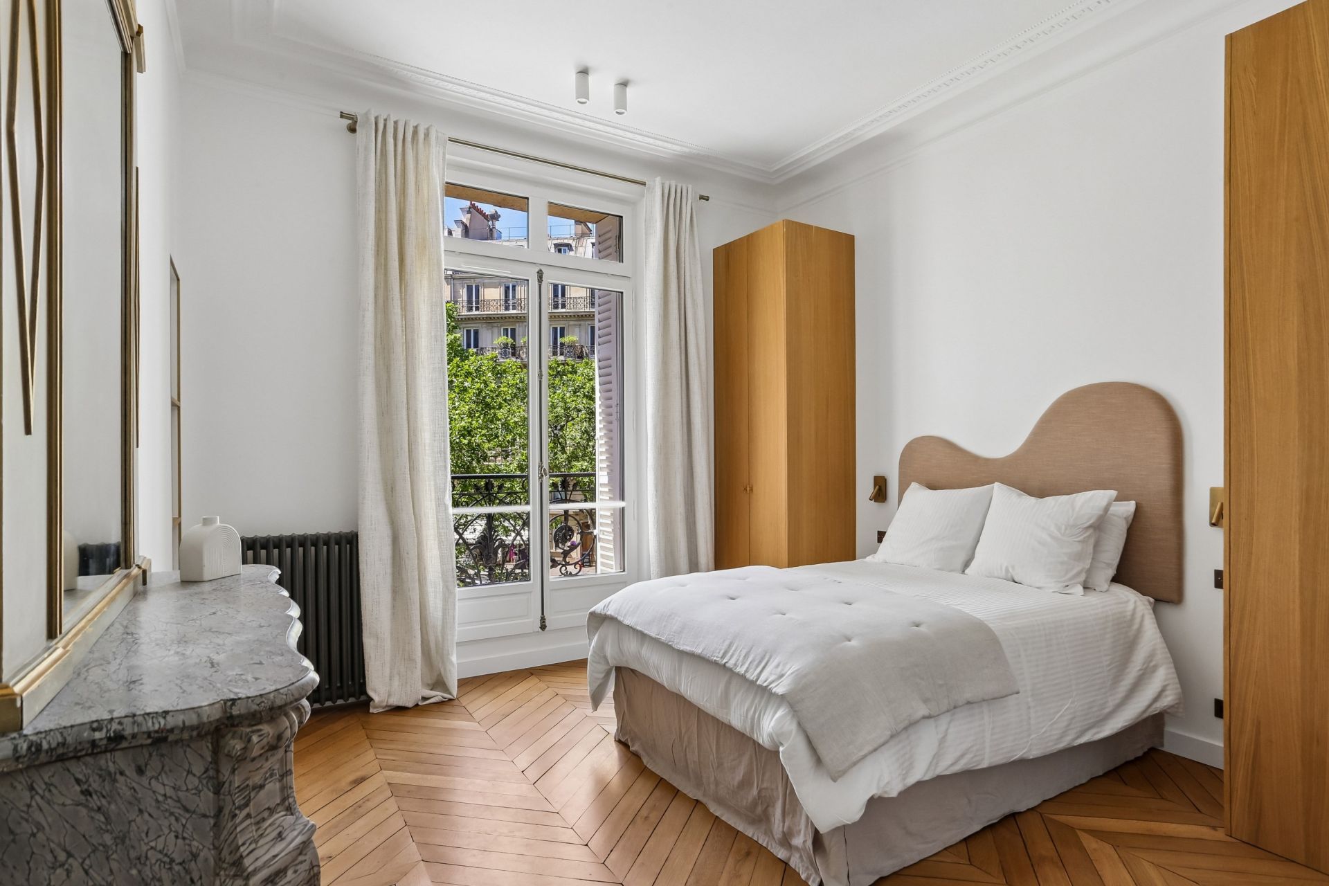 luxury apartment 7 Rooms for sale on PARIS (75016)