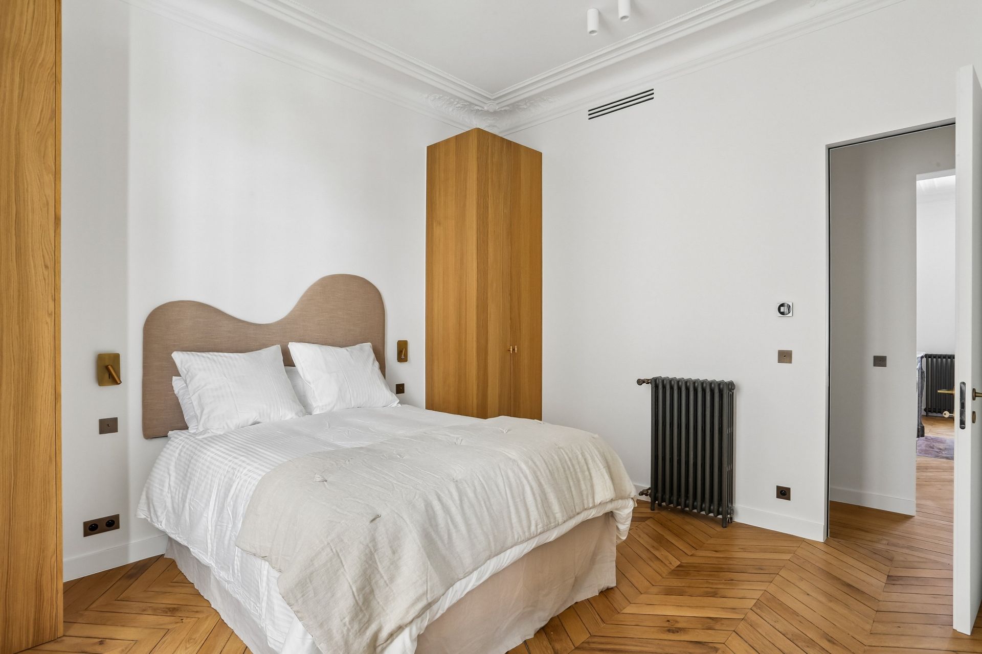 luxury apartment 7 Rooms for sale on PARIS (75016)