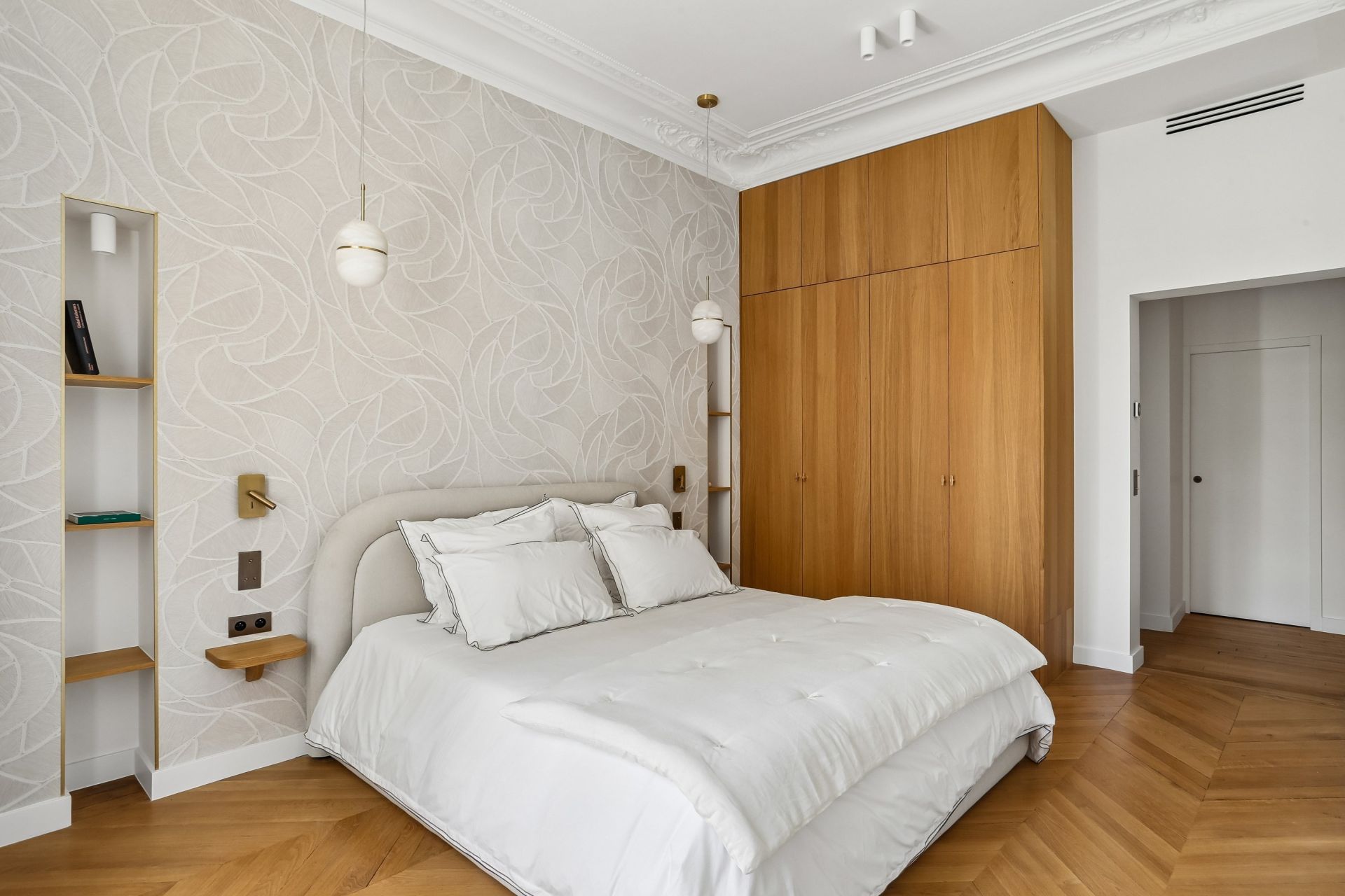 luxury apartment 7 Rooms for sale on PARIS (75016)