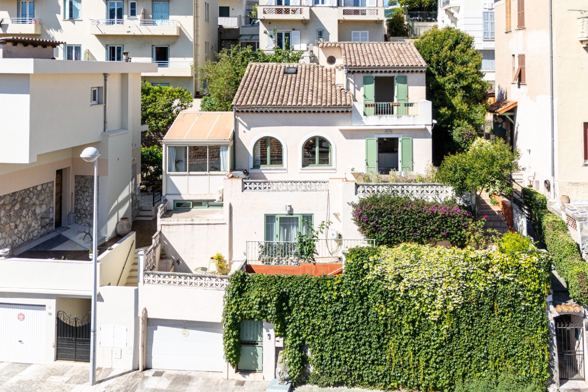 luxury house 5 Rooms for sale on NICE (06000)