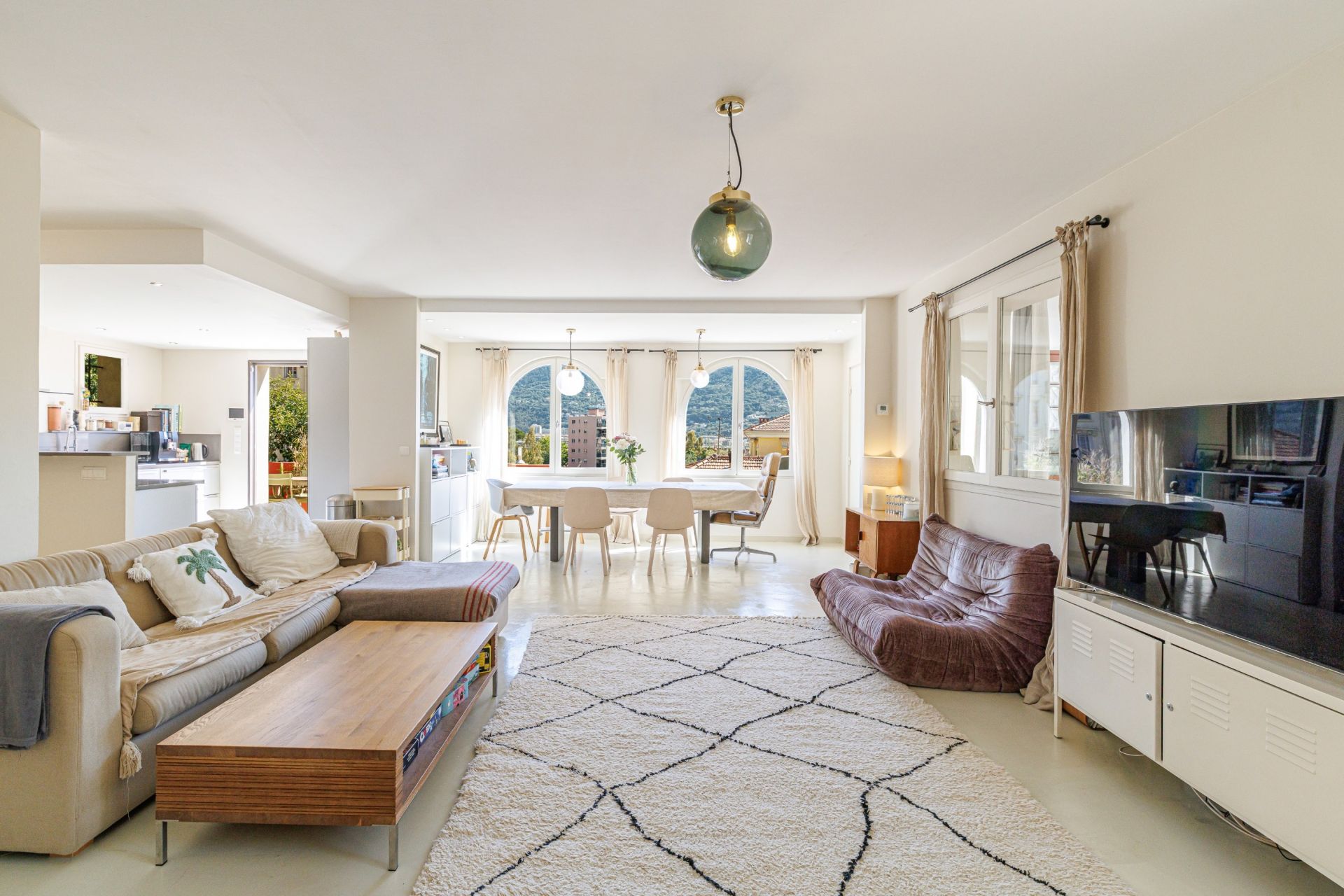 luxury house 5 Rooms for sale on NICE (06000)