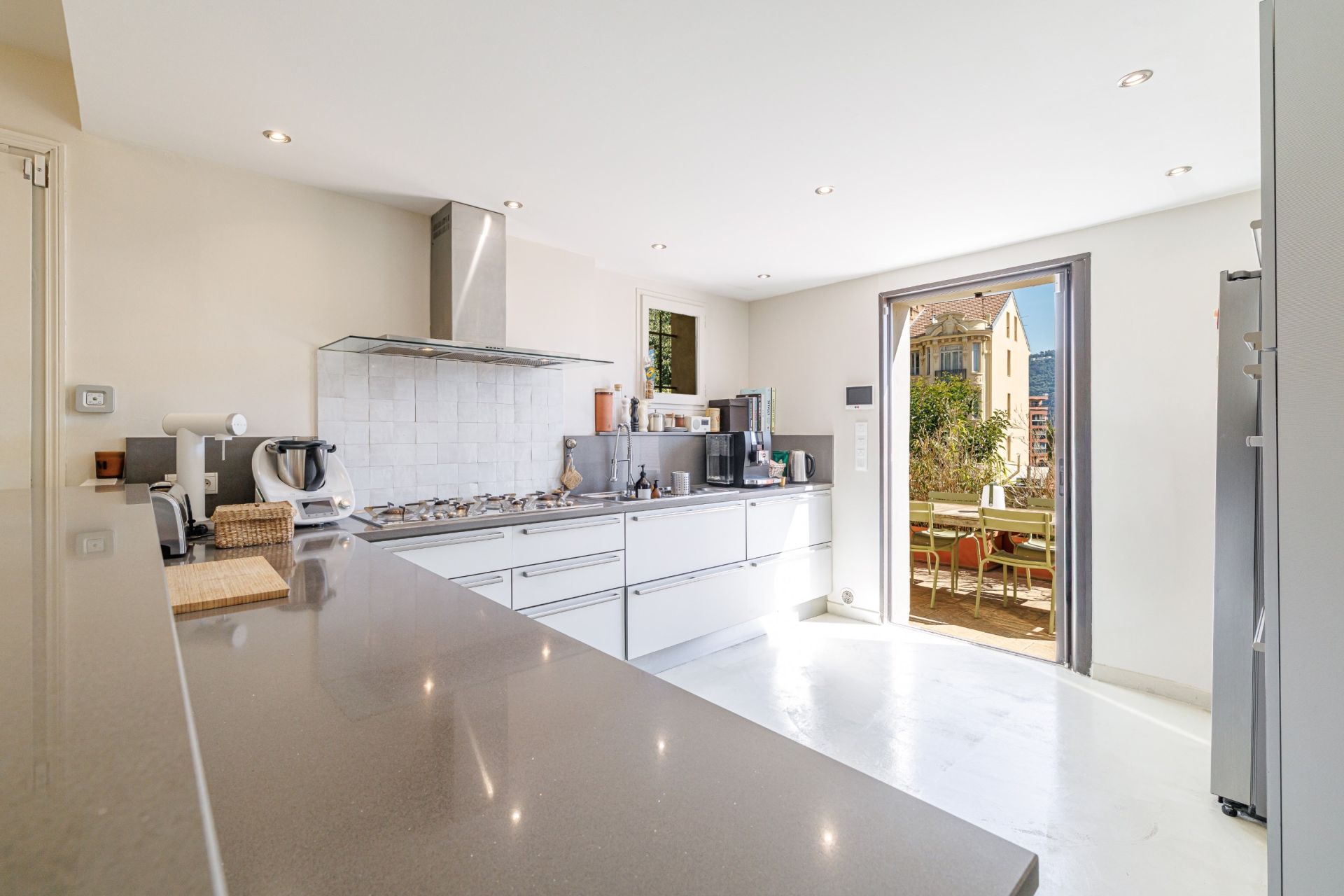 luxury house 5 Rooms for sale on NICE (06000)